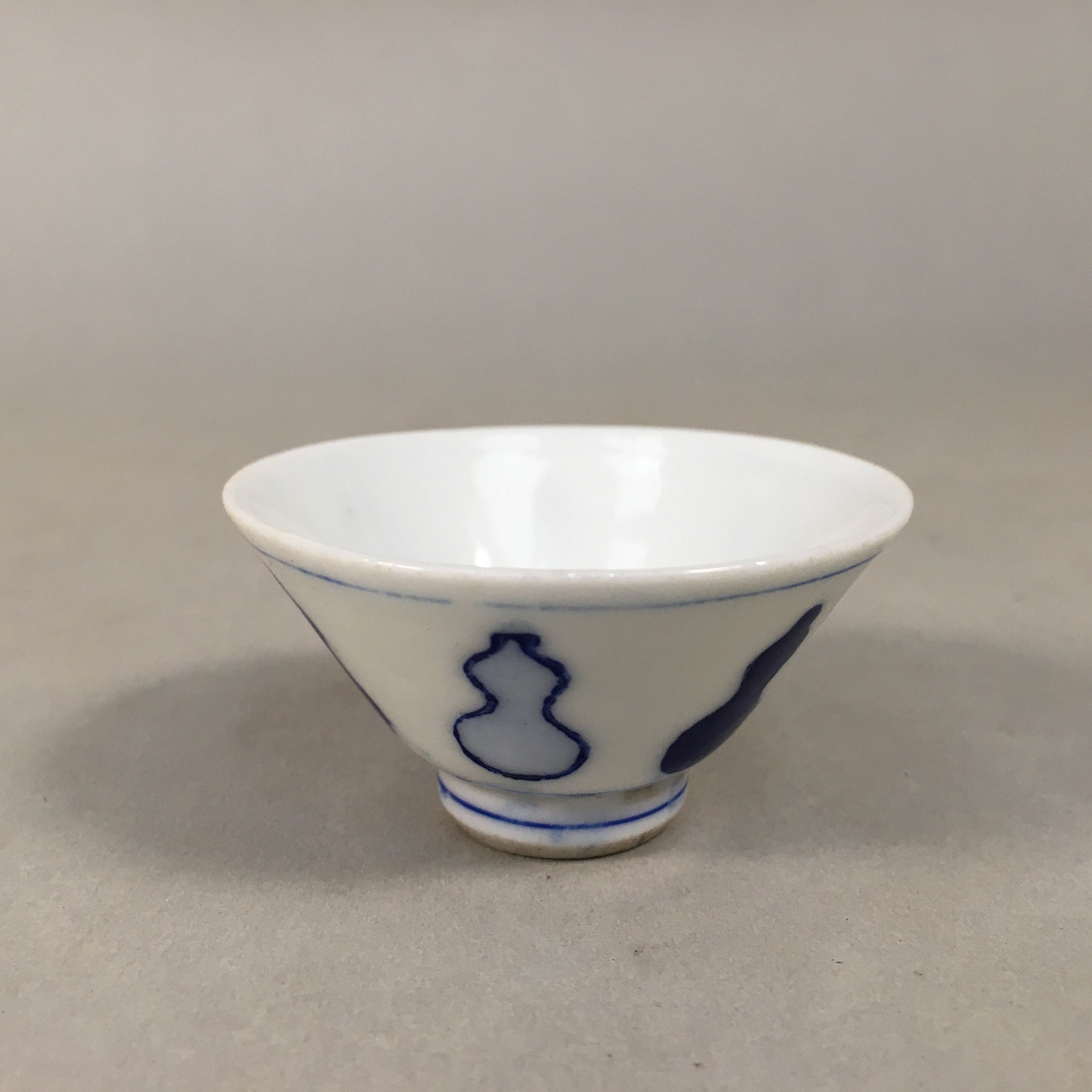 Japanese Porcelain Sake Cup Guinomi Sakazuki Vtg Blue White Sometsuke GU344