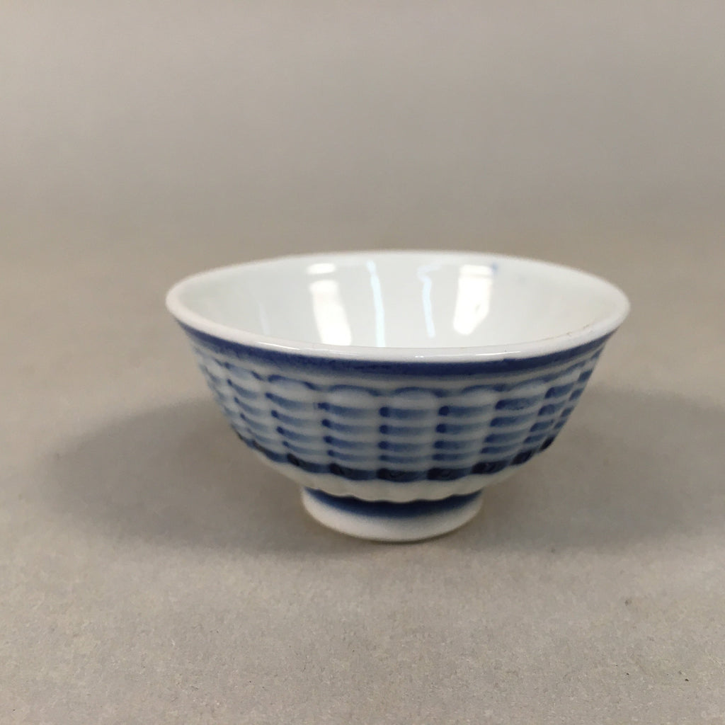 Japanese Porcelain Sake Cup Guinomi Sakazuki Vtg Blue White Sometsuke GU345