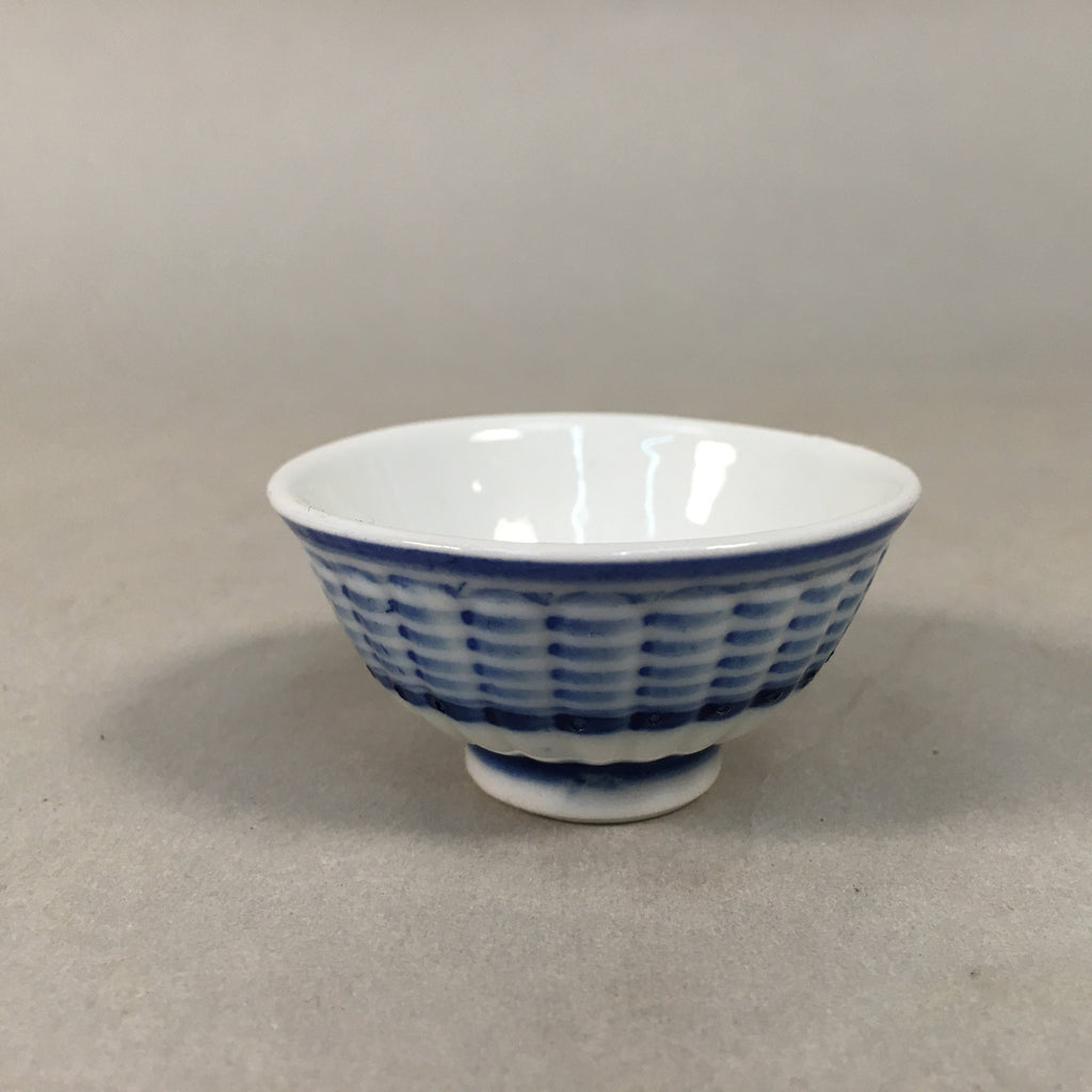 Japanese Porcelain Sake Cup Guinomi Sakazuki Vtg Blue White Sometsuke GU345