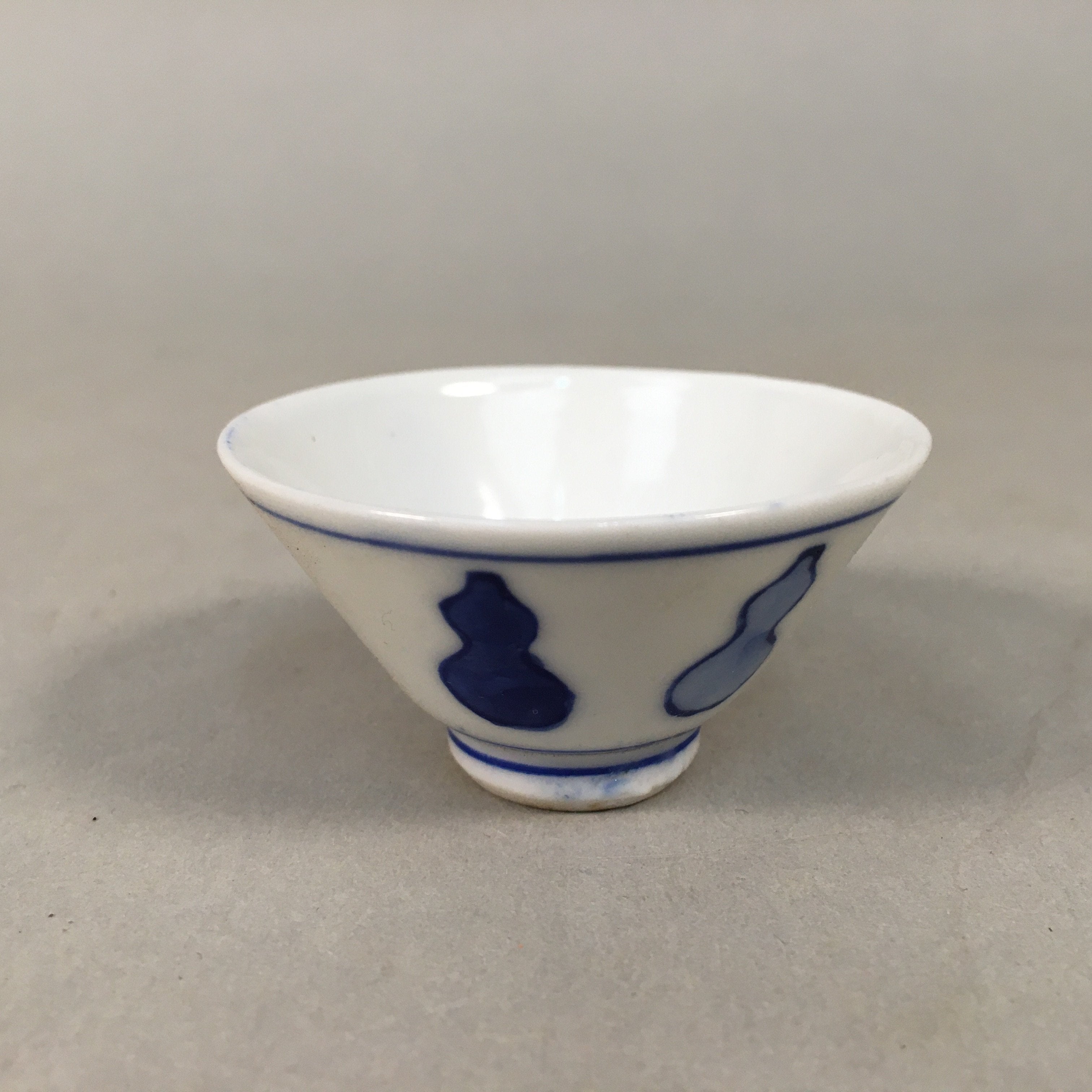 Japanese Porcelain Sake Cup Guinomi Sakazuki Vtg Blue White Sometsuke GU346