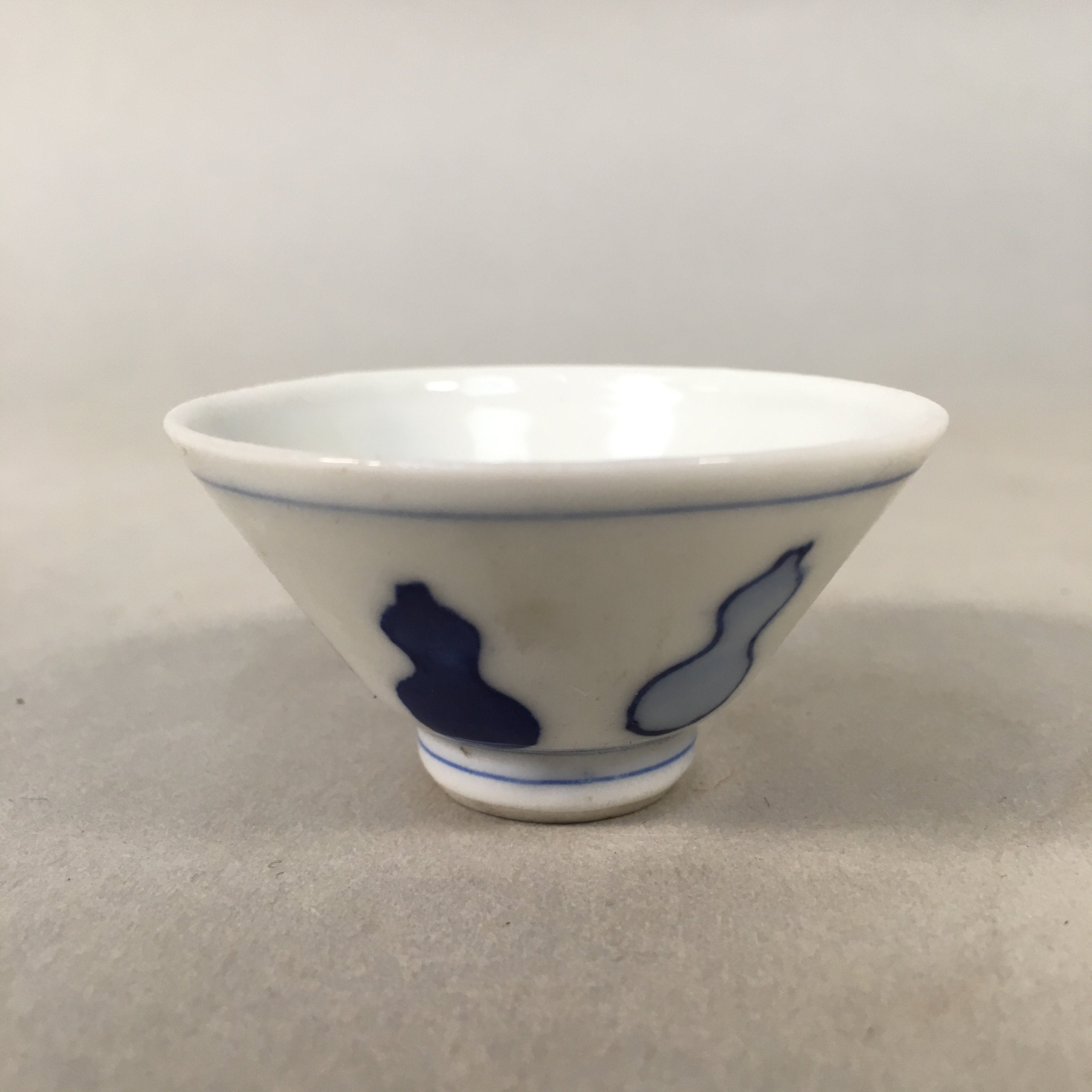 Japanese Porcelain Sake Cup Guinomi Sakazuki Vtg Blue White Sometsuke GU348