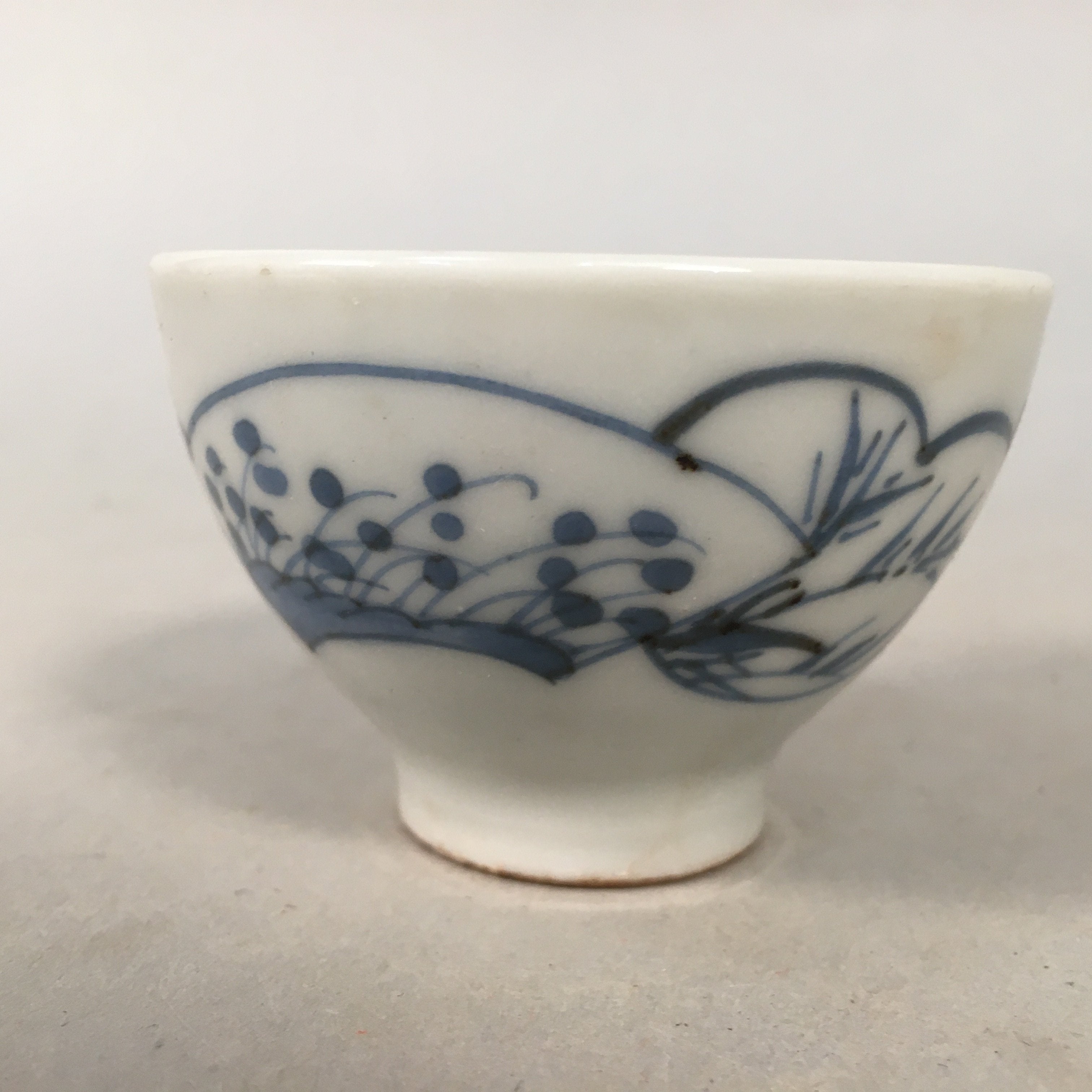 Japanese Porcelain Sake Cup Guinomi Sakazuki Vtg Blue White Sometsuke GU822