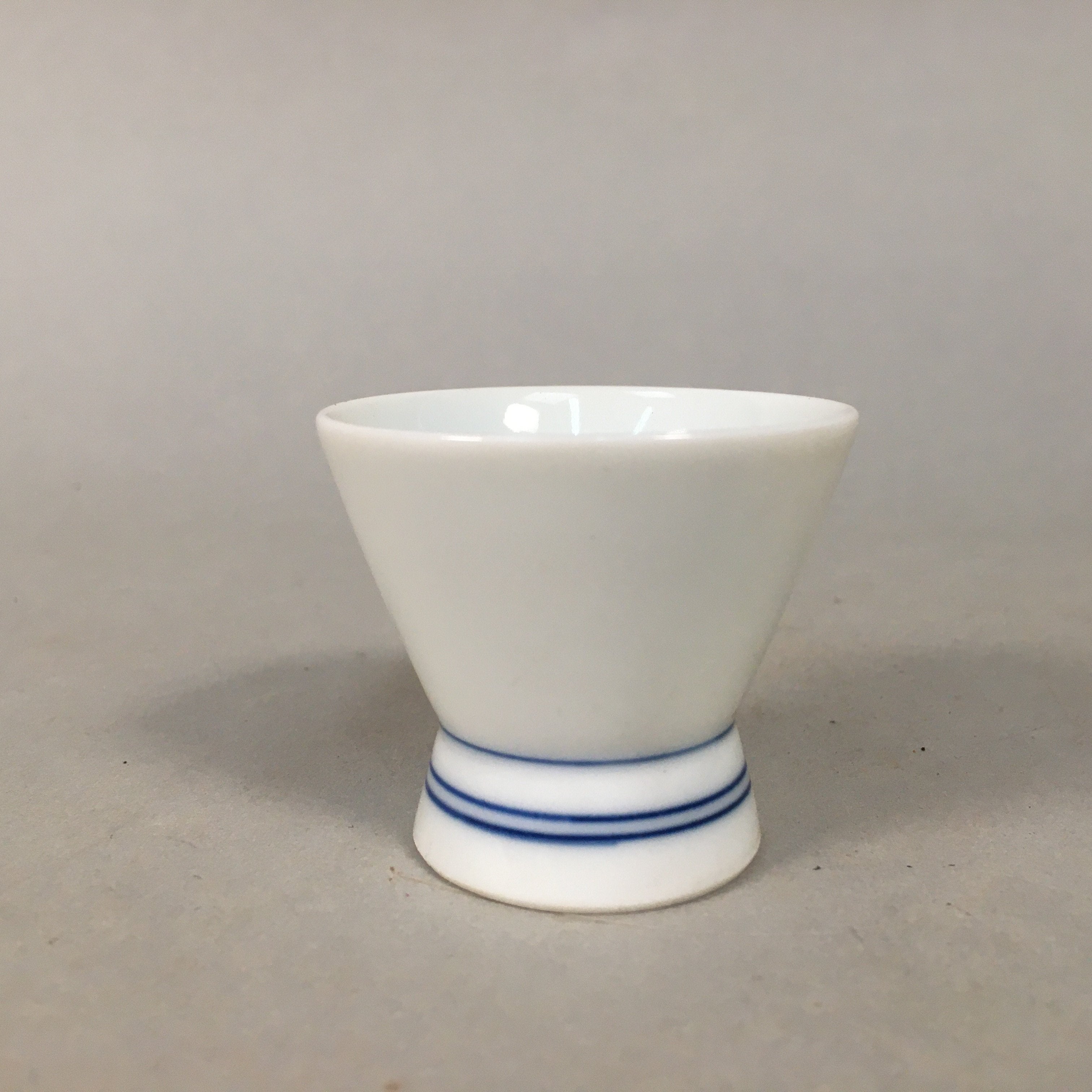 Japanese Porcelain Sake Cup Guinomi Sakazuki Vtg Blue White Sometsuke GU824