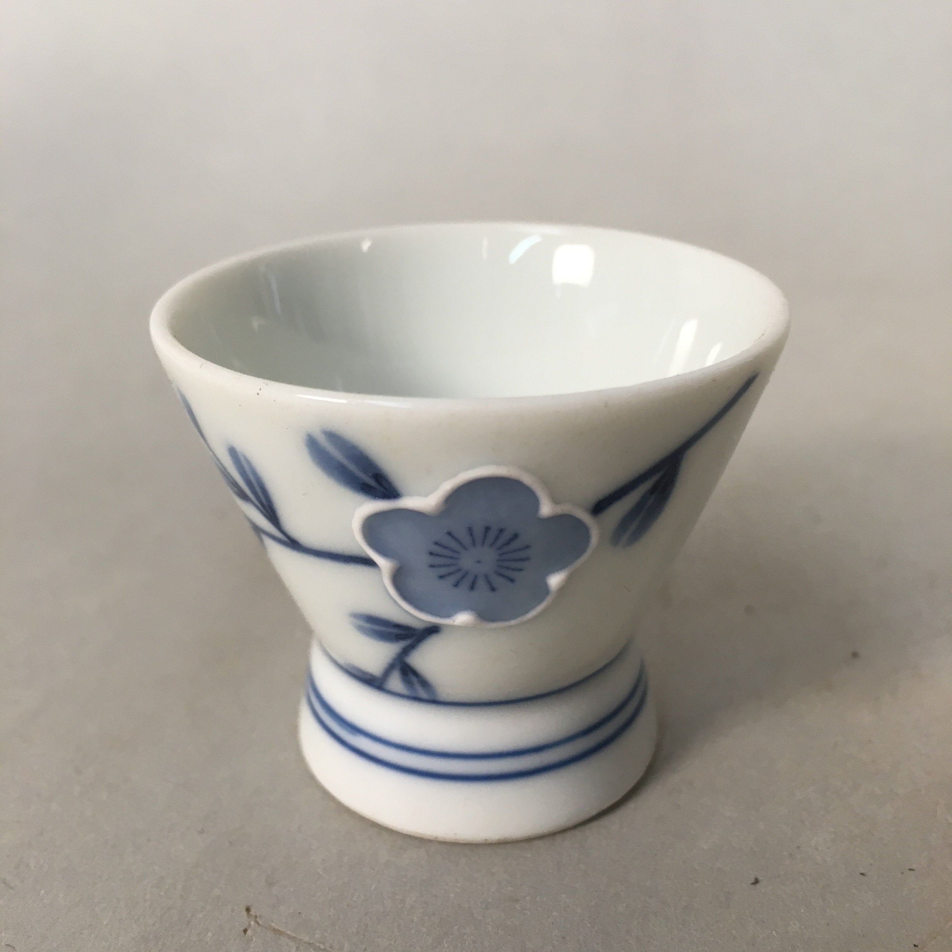 Japanese Porcelain Sake Cup Guinomi Sakazuki Vtg Blue White Sometsuke GU824