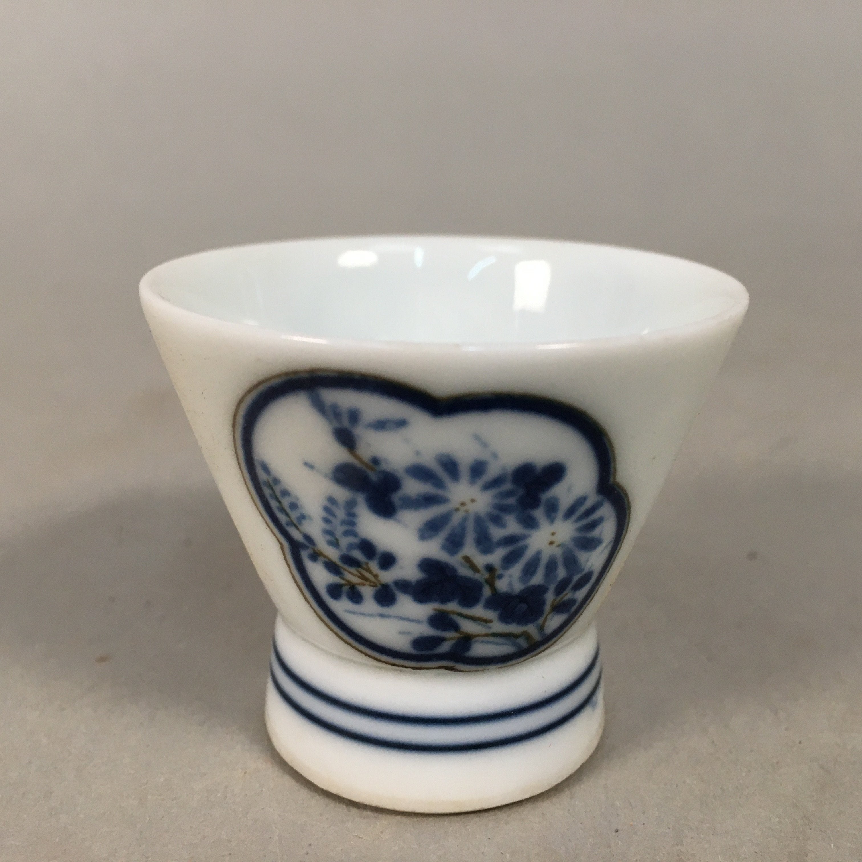 Japanese Porcelain Sake Cup Guinomi Sakazuki Vtg Blue White Sometsuke GU827
