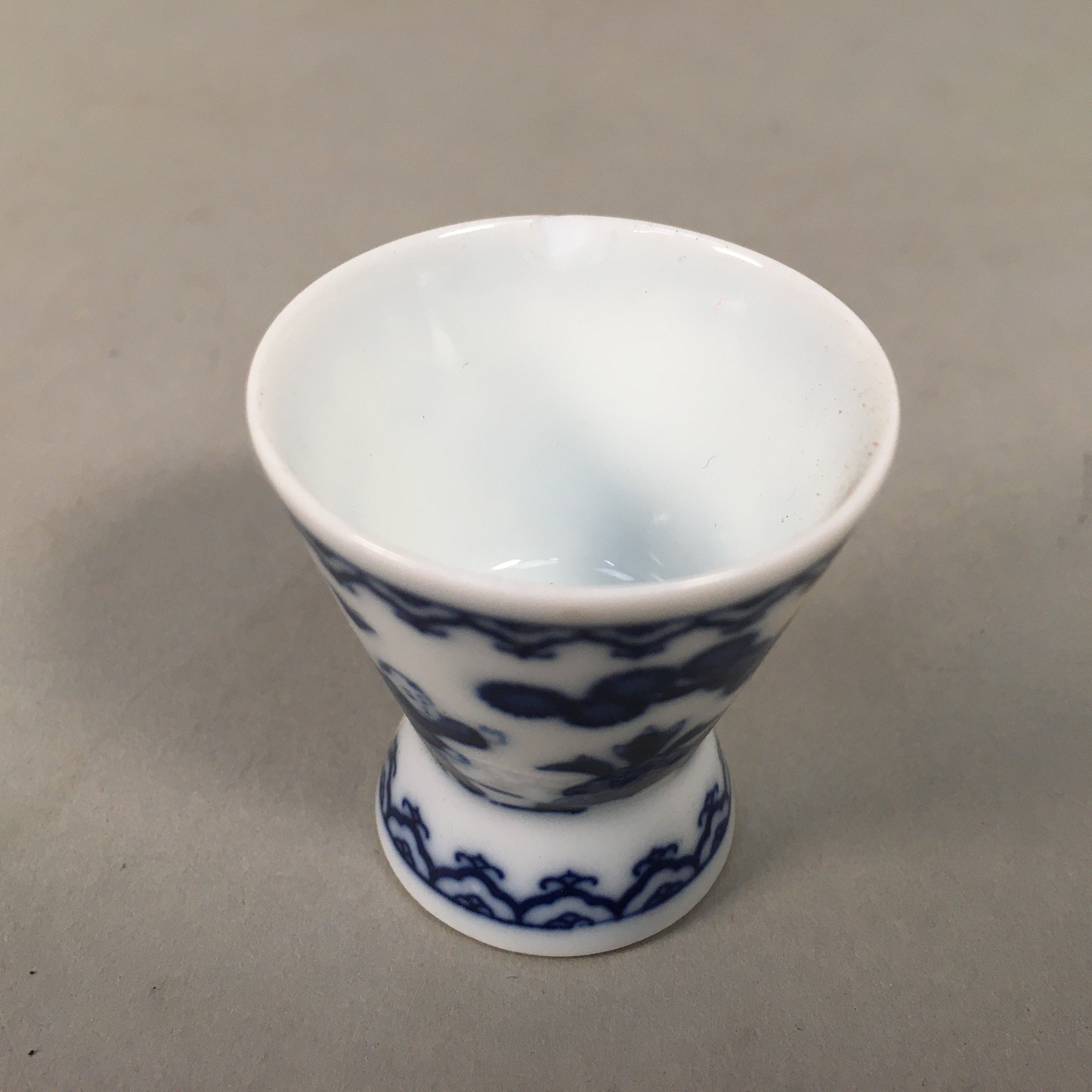 Japanese Porcelain Sake Cup Guinomi Sakazuki Vtg Blue White Sometsuke GU828