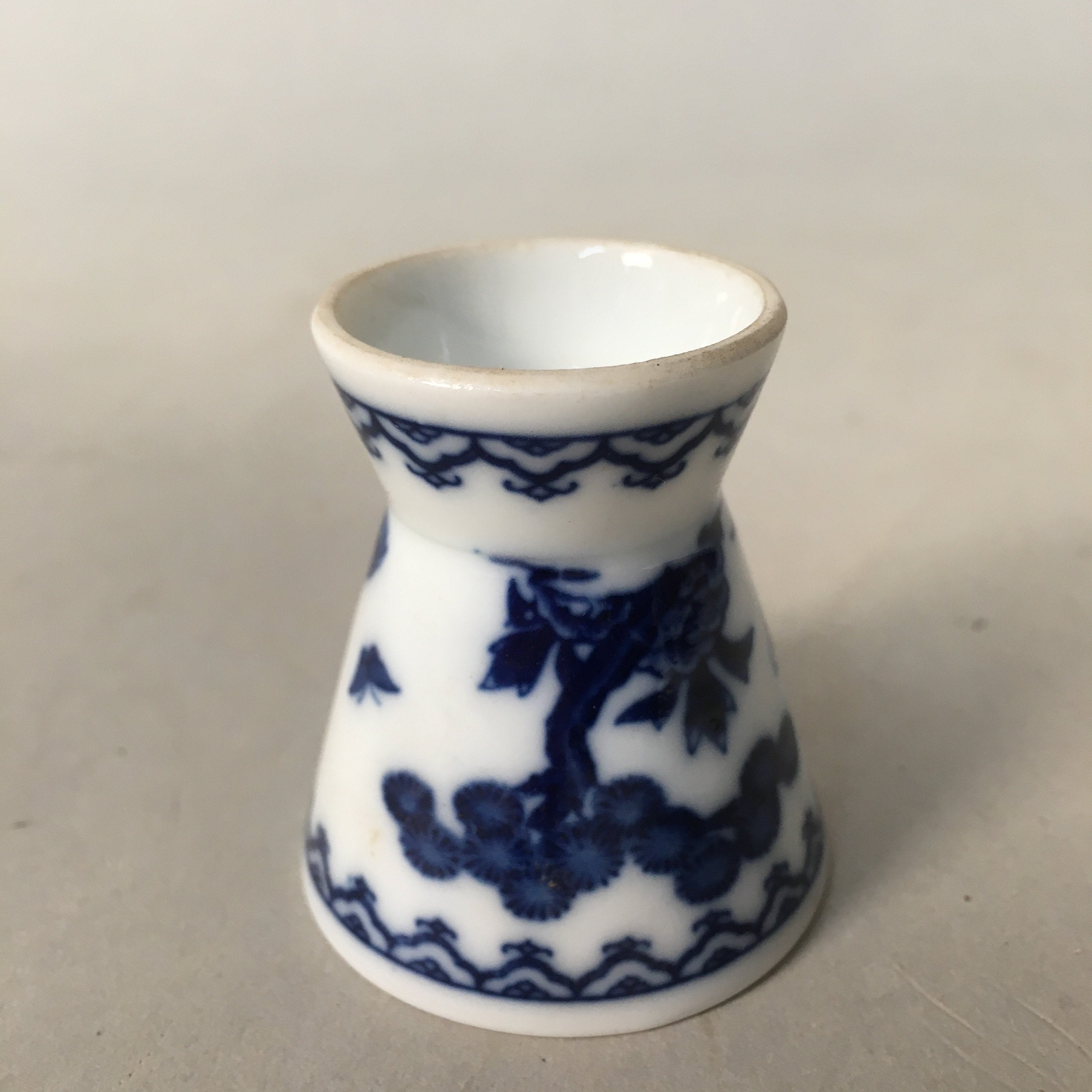 Japanese Porcelain Sake Cup Guinomi Sakazuki Vtg Blue White Sometsuke GU828