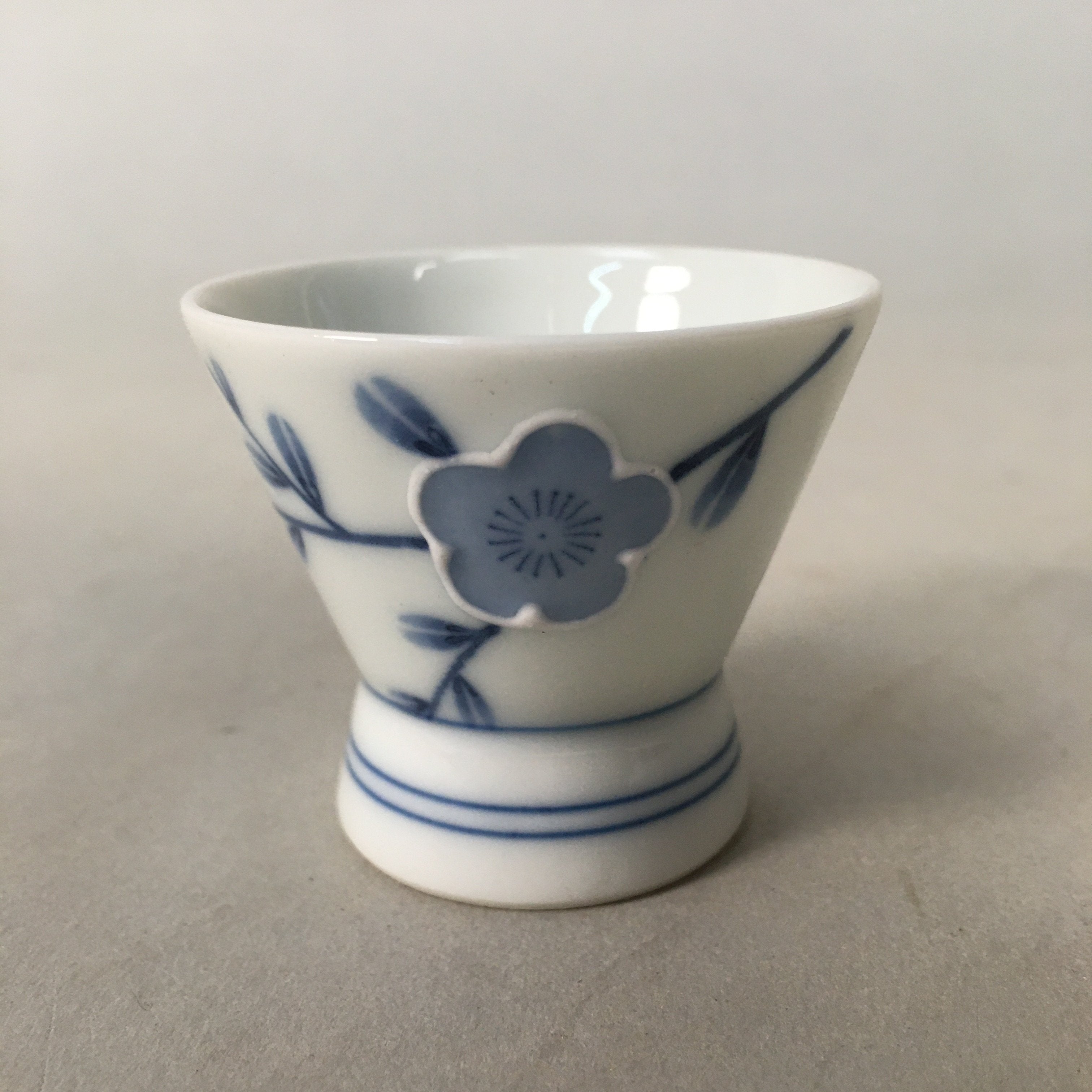 Japanese Porcelain Sake Cup Guinomi Sakazuki Vtg Blue White Sometsuke GU830