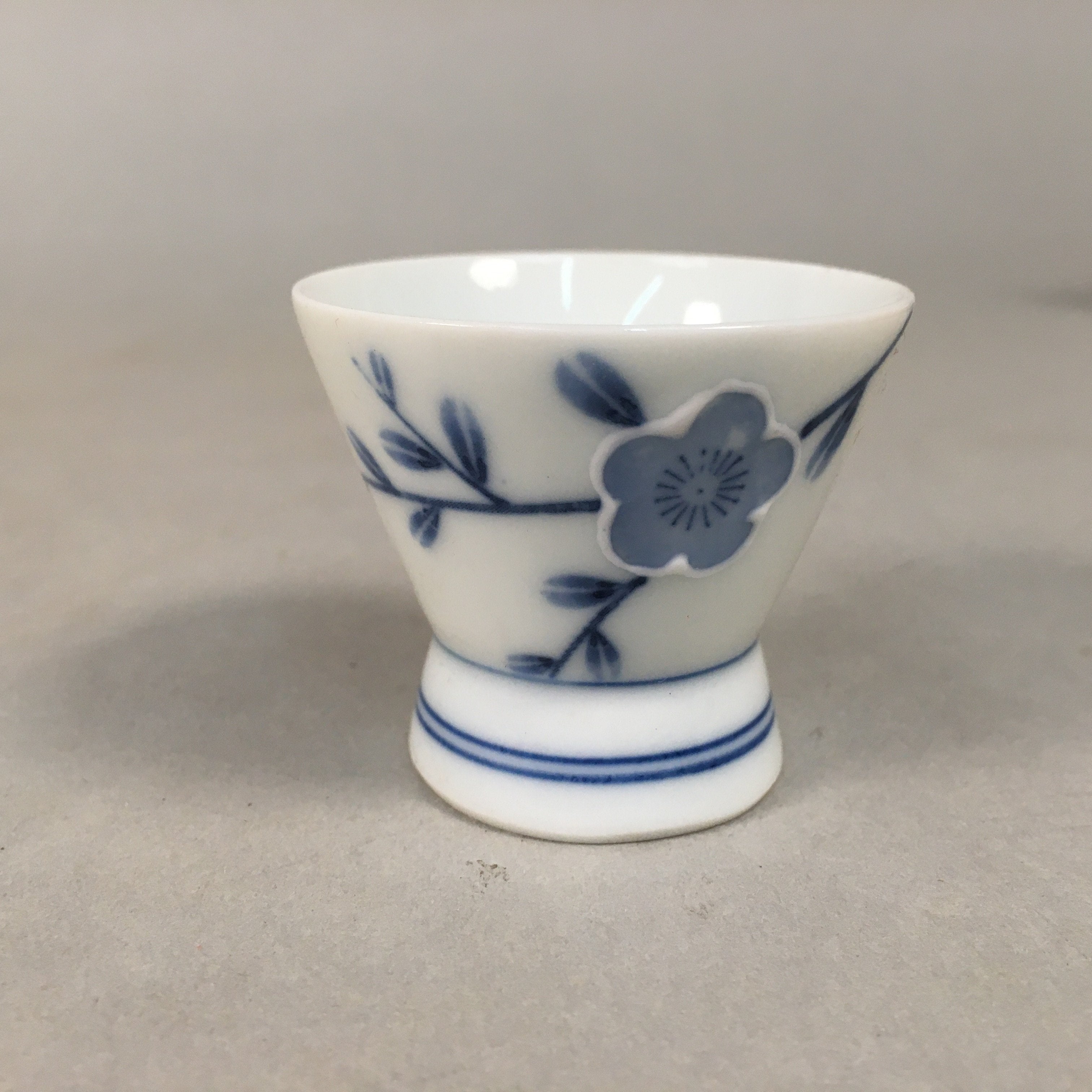 Japanese Porcelain Sake Cup Guinomi Sakazuki Vtg Blue White Sometsuke GU831