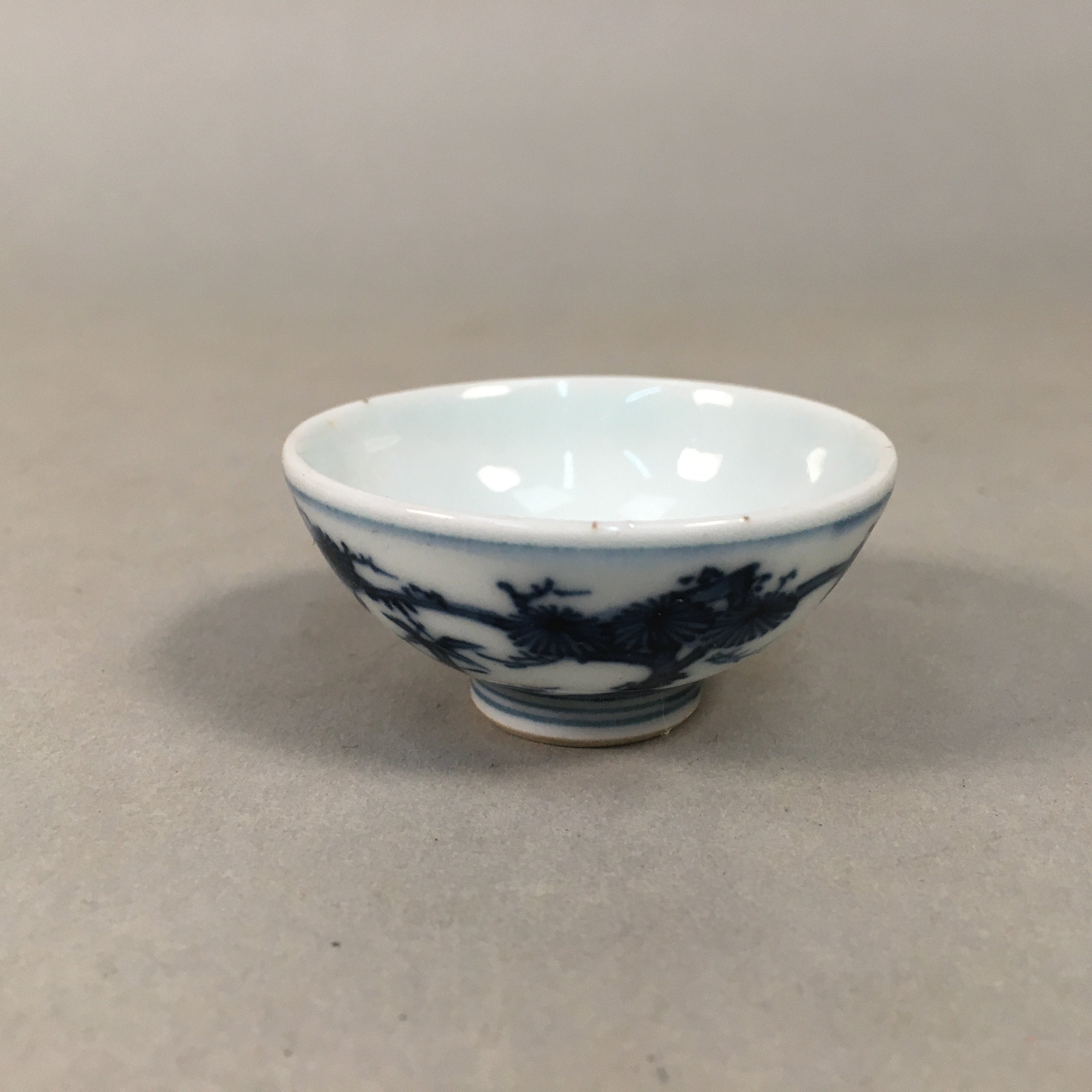 Japanese Porcelain Sake Cup Guinomi Sakazuki Vtg Blue White Sometsuke GU841