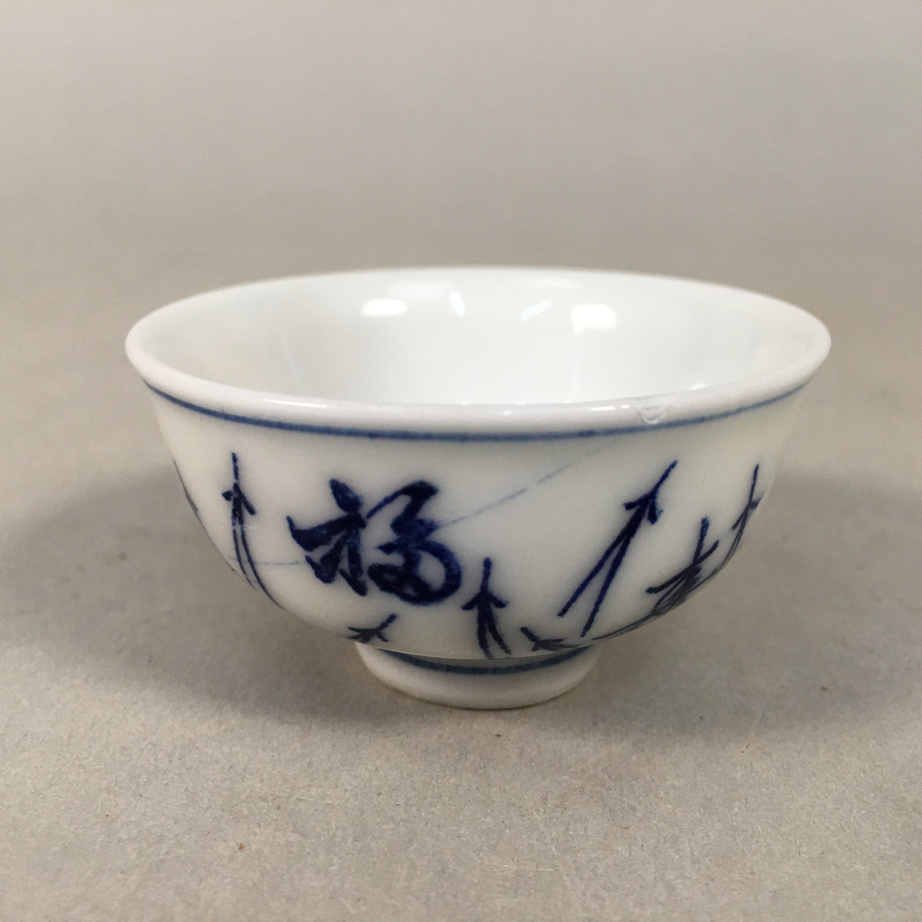 Japanese Porcelain Sake Cup Guinomi Sakazuki Vtg Blue White Sometsuke GU842