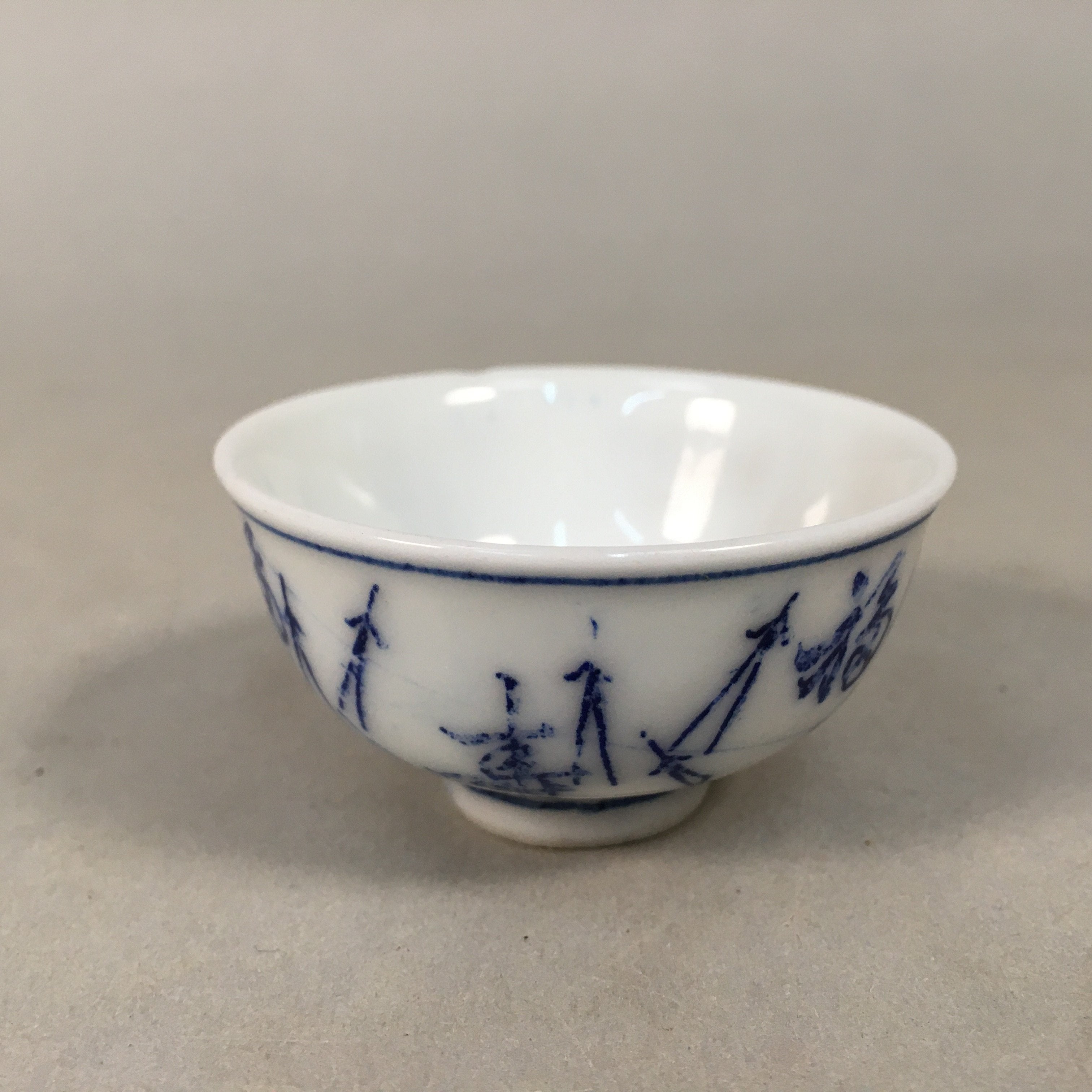 Japanese Porcelain Sake Cup Guinomi Sakazuki Vtg Blue White Sometsuke GU842