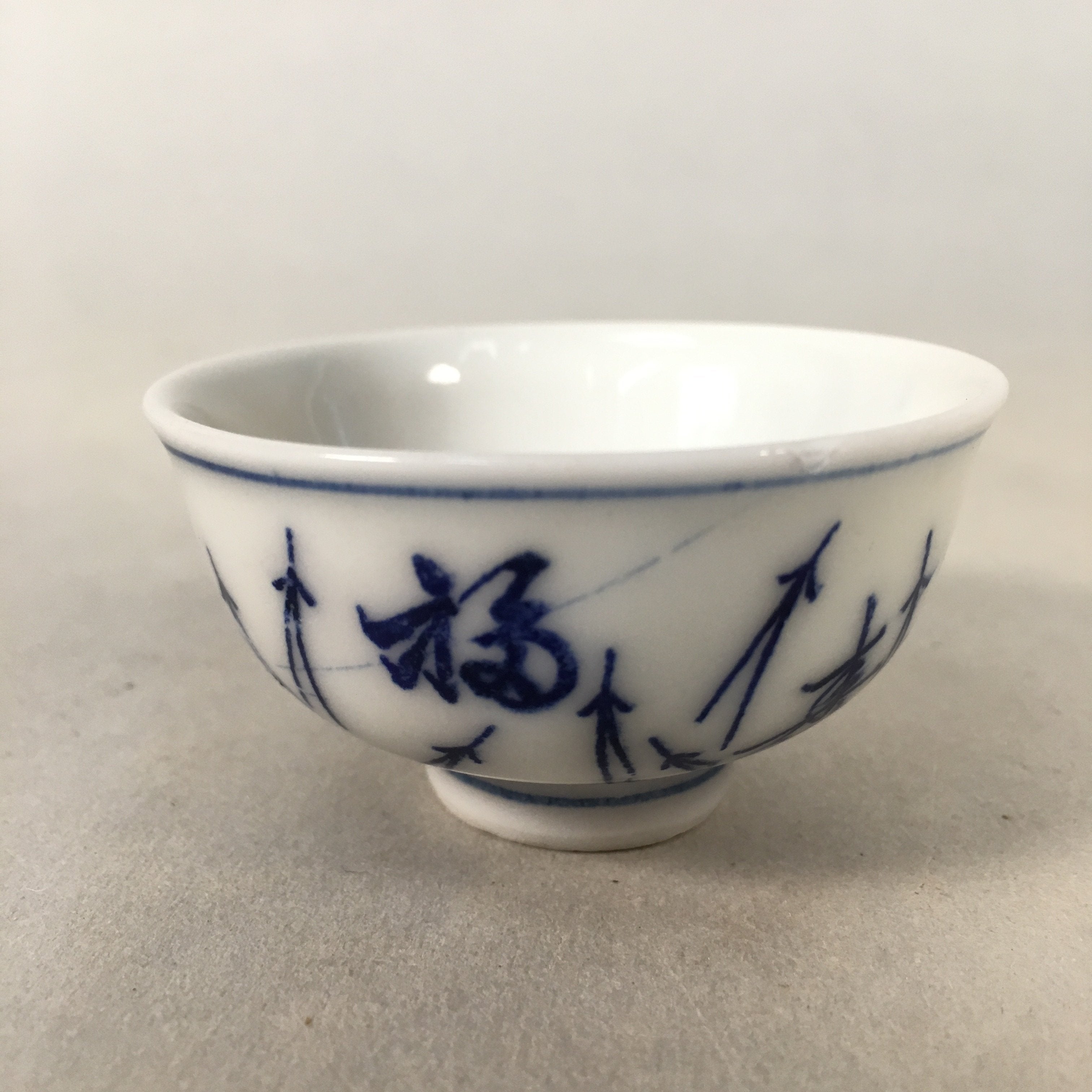 Japanese Porcelain Sake Cup Guinomi Sakazuki Vtg Blue White Sometsuke GU842