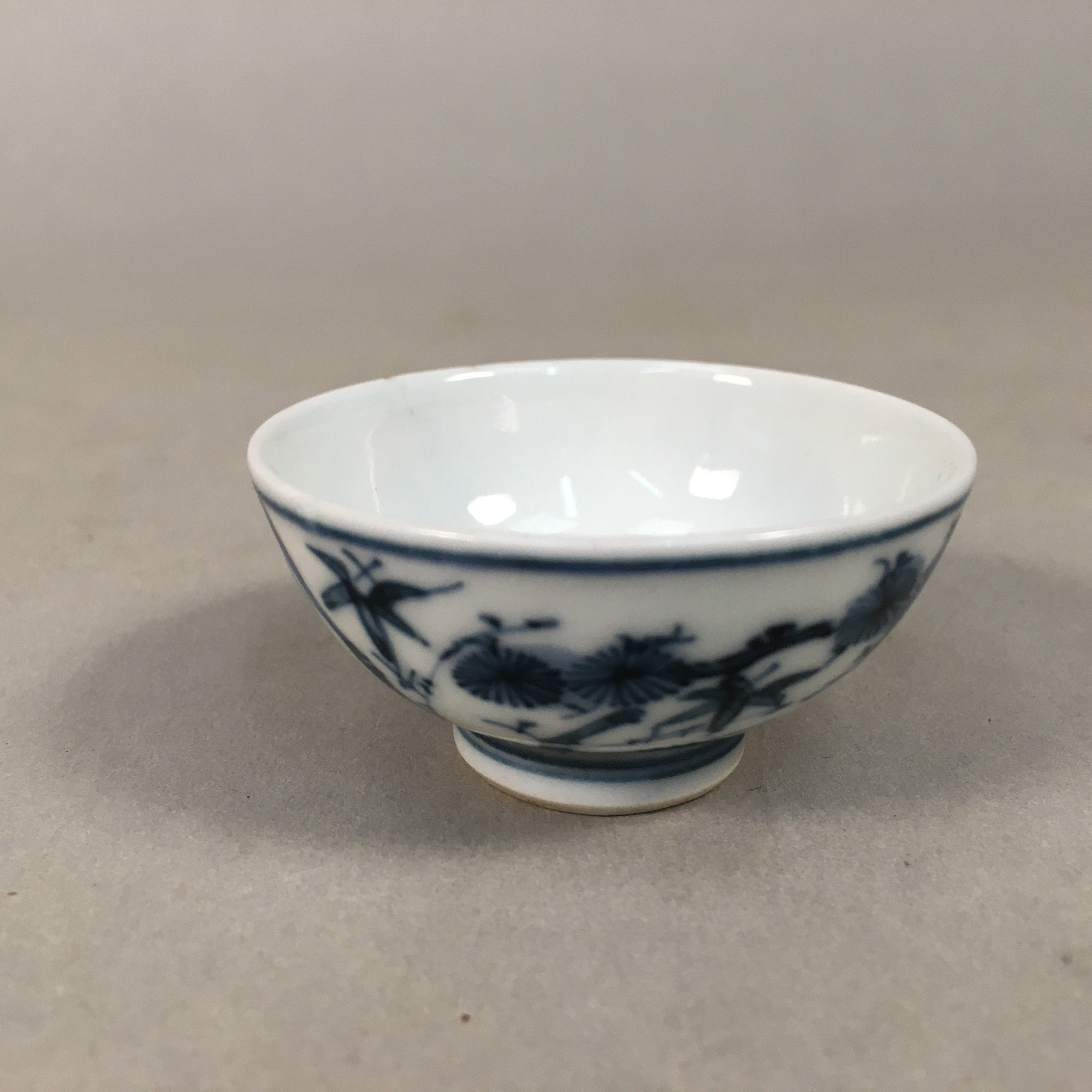 Japanese Porcelain Sake Cup Guinomi Sakazuki Vtg Blue White Sometsuke GU843