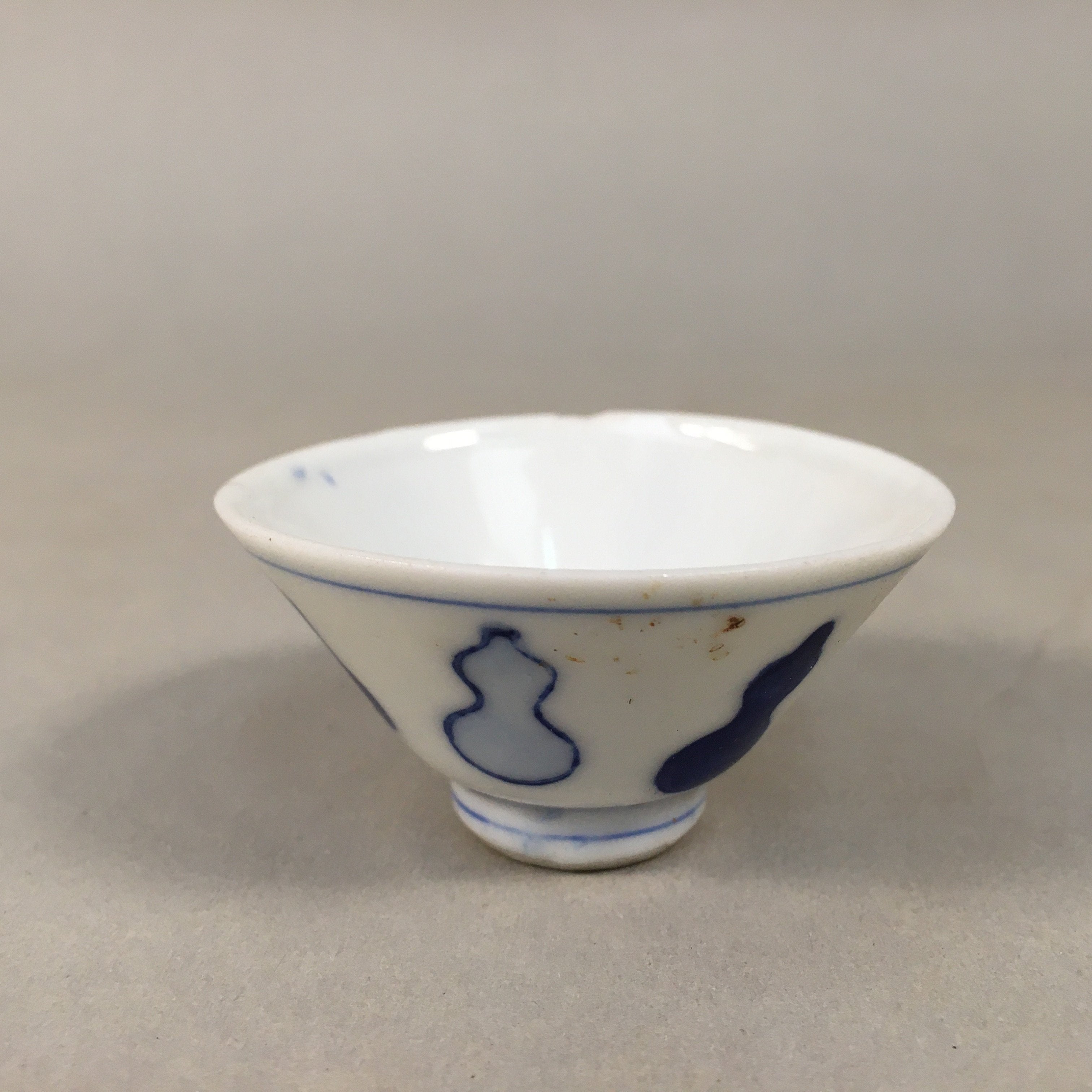 Japanese Porcelain Sake Cup Guinomi Sakazuki Vtg Blue White Sometsuke GU860