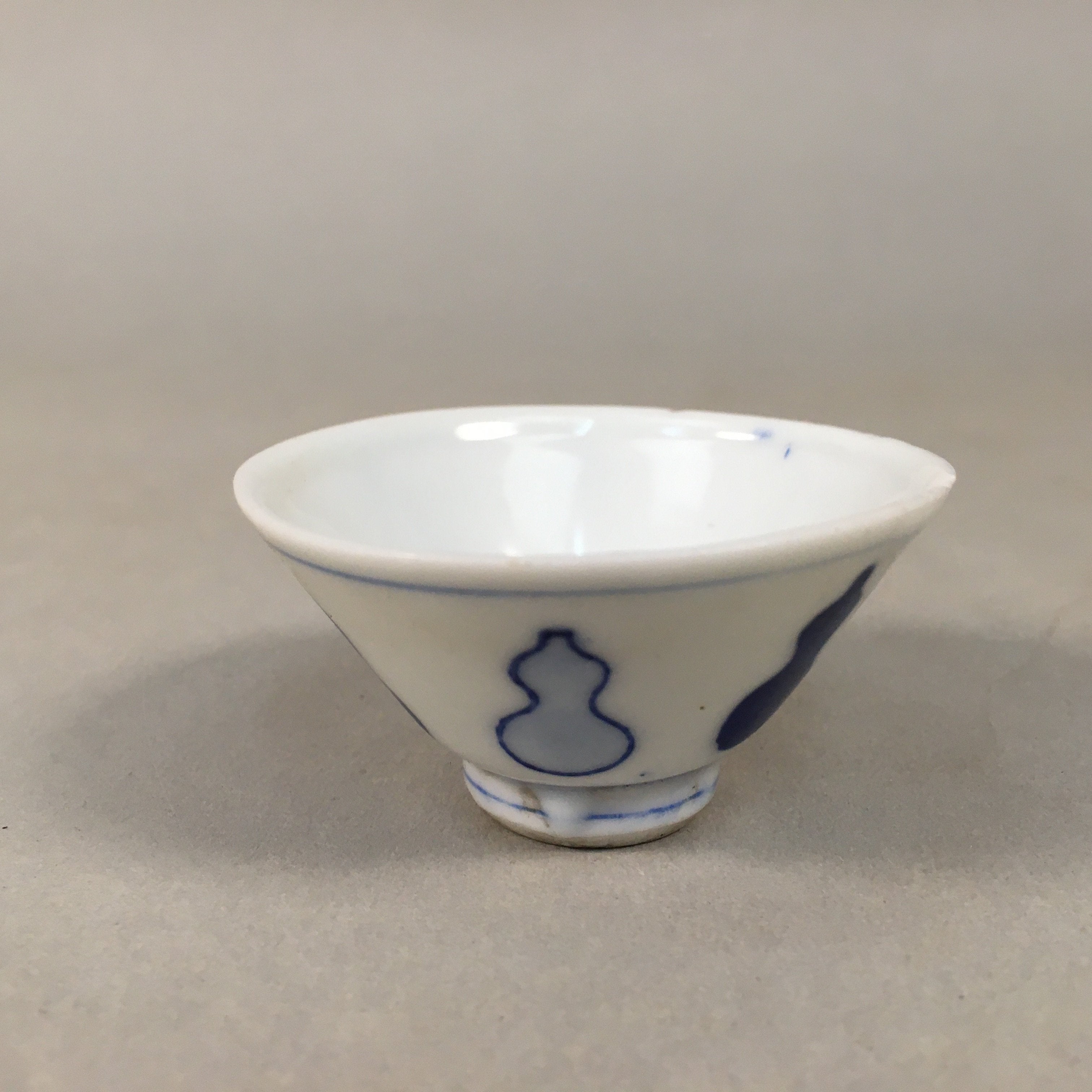 Japanese Porcelain Sake Cup Guinomi Sakazuki Vtg Blue White Sometsuke GU860