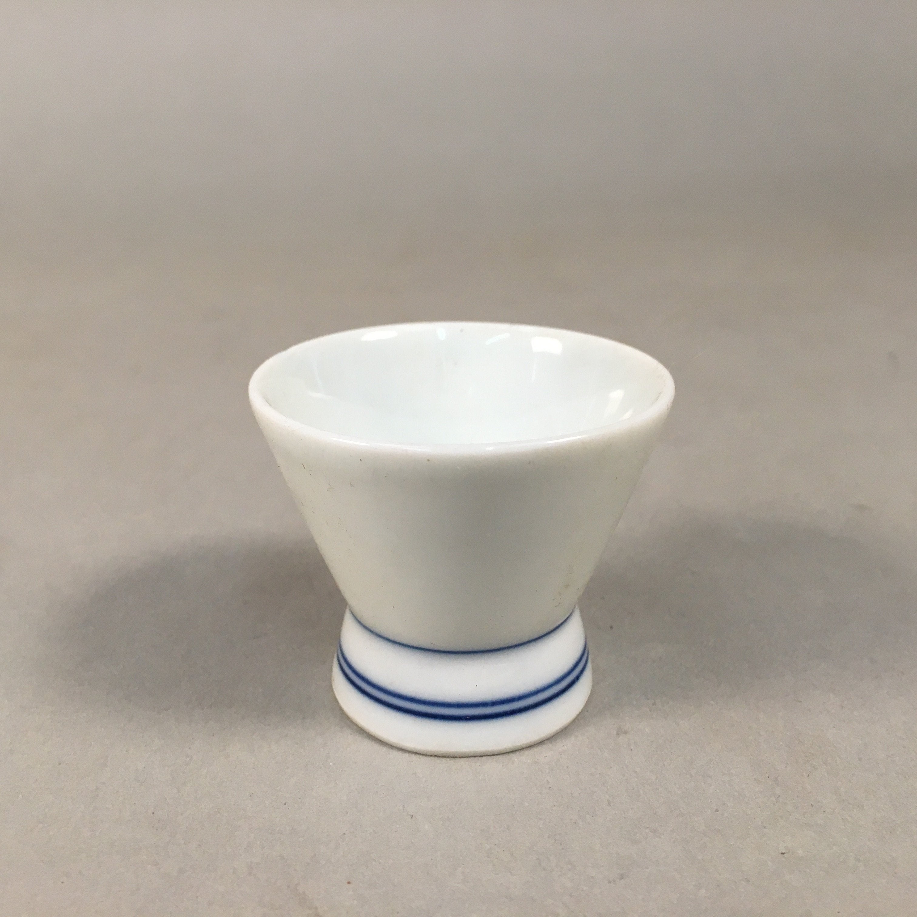 Japanese Porcelain Sake Cup Guinomi Sakazuki Vtg Blue White Sometsuke GU865