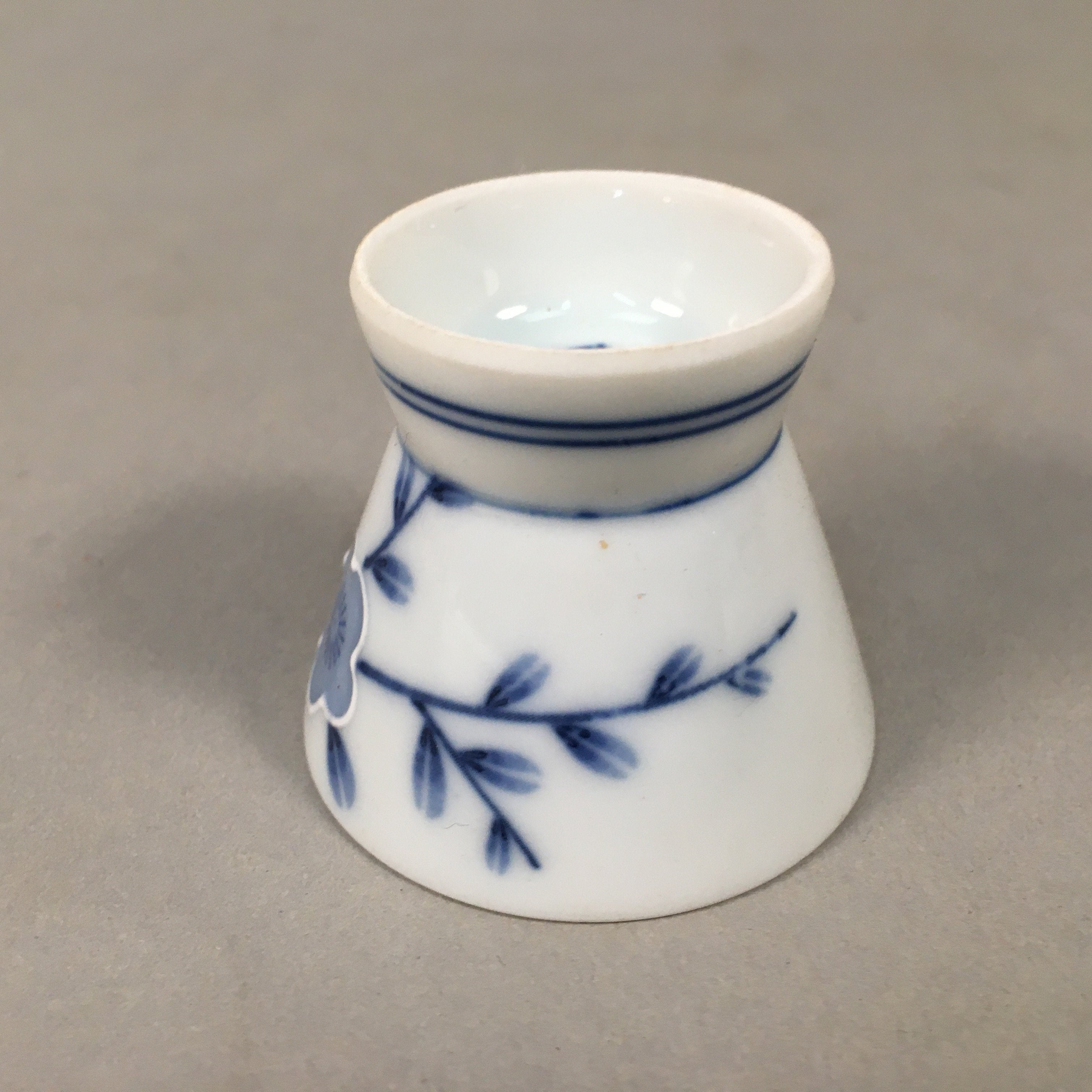 Japanese Porcelain Sake Cup Guinomi Sakazuki Vtg Blue White Sometsuke GU865