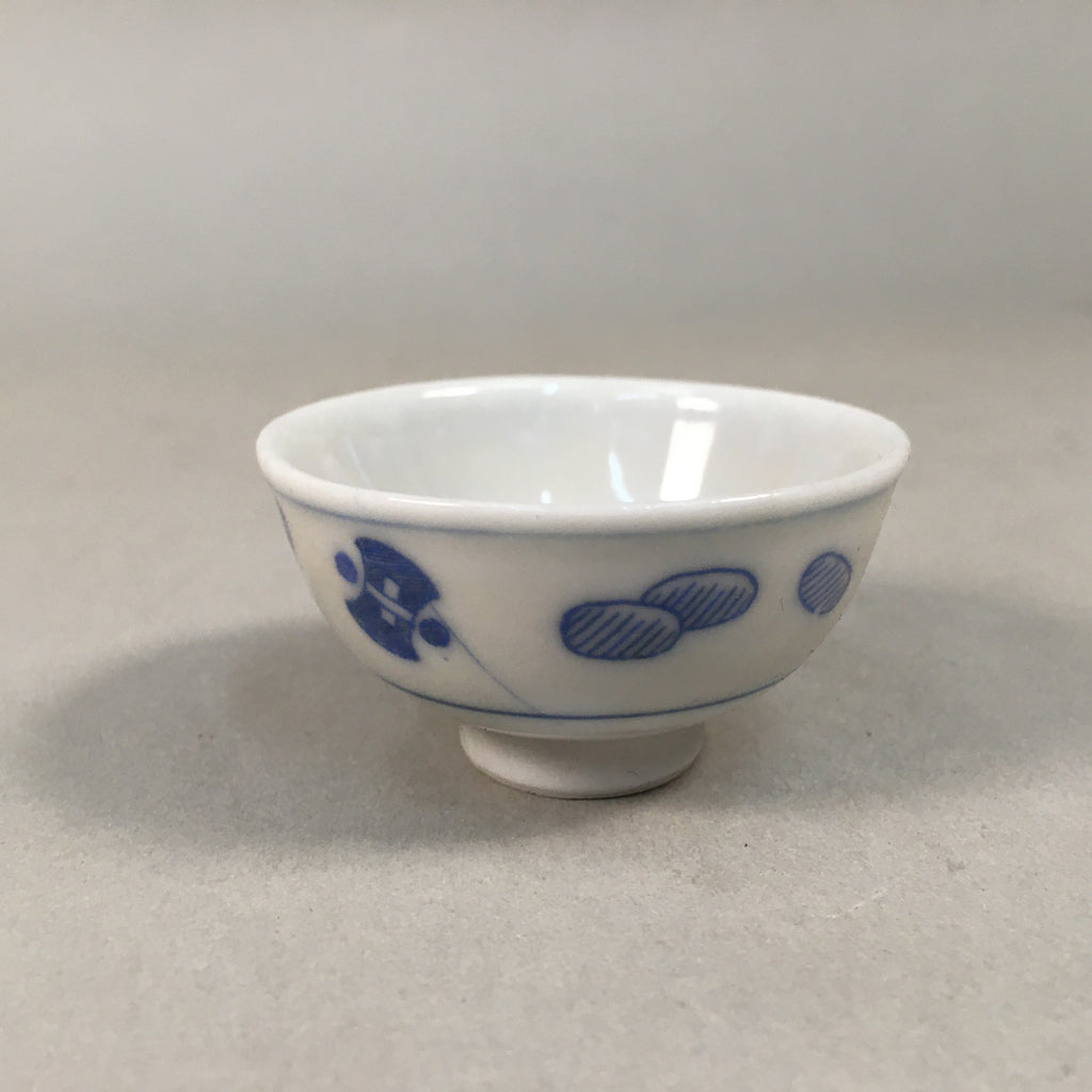 Japanese Porcelain Sake Cup Guinomi Sakazuki Vtg Blue White Sometsuke GU866