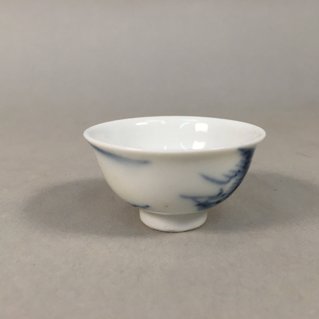 Japanese Porcelain Sake Cup Guinomi Sakazuki Vtg Blue White Sometsuke GU868