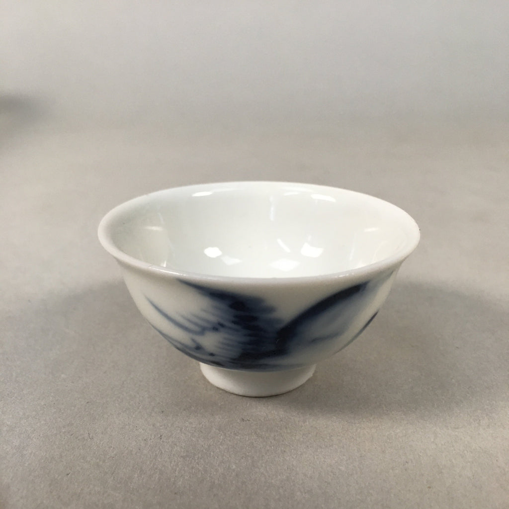 Japanese Porcelain Sake Cup Guinomi Sakazuki Vtg Blue White Sometsuke GU868