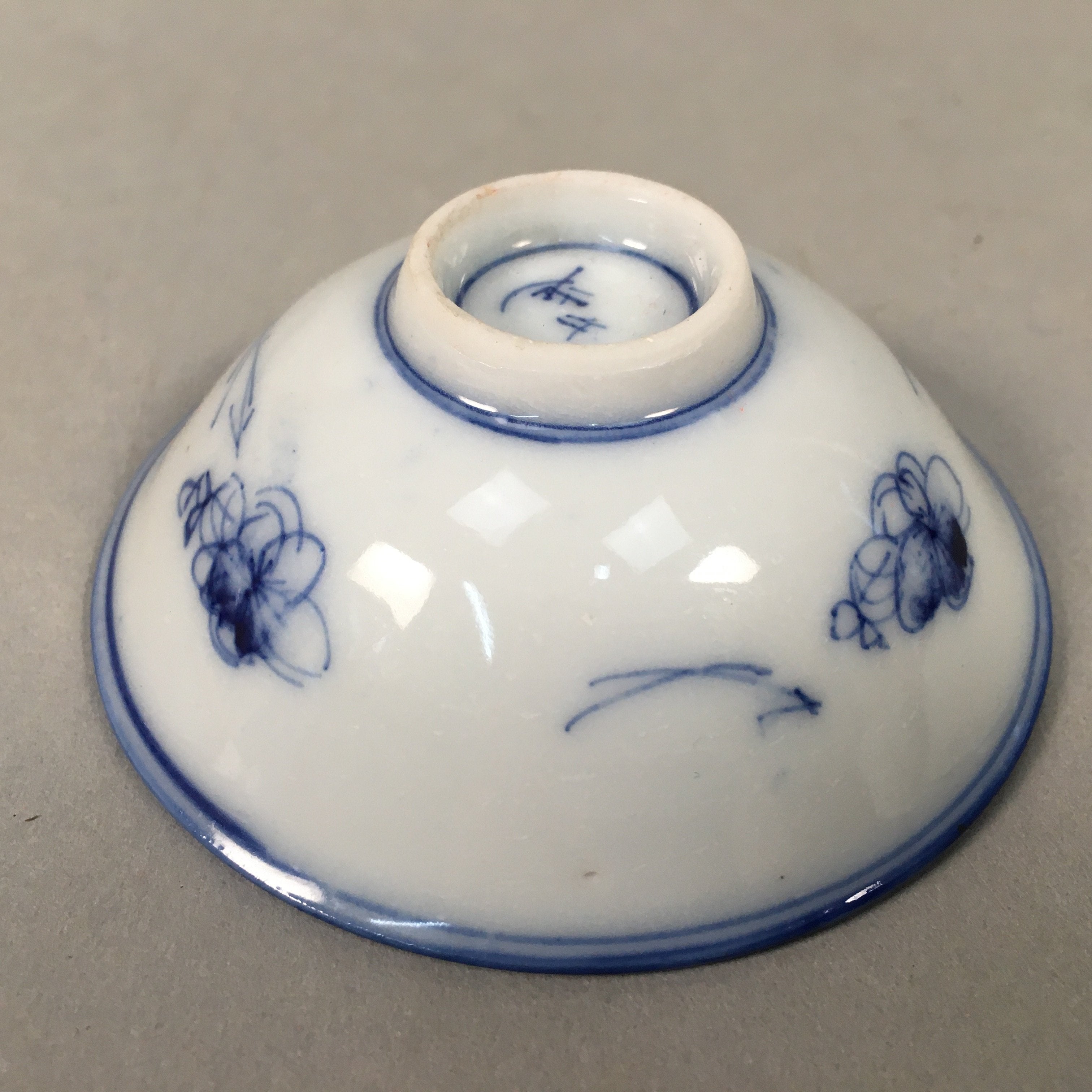 Japanese Porcelain Sake Cup Guinomi Sakazuki Vtg Blue White Sometsuke GU871