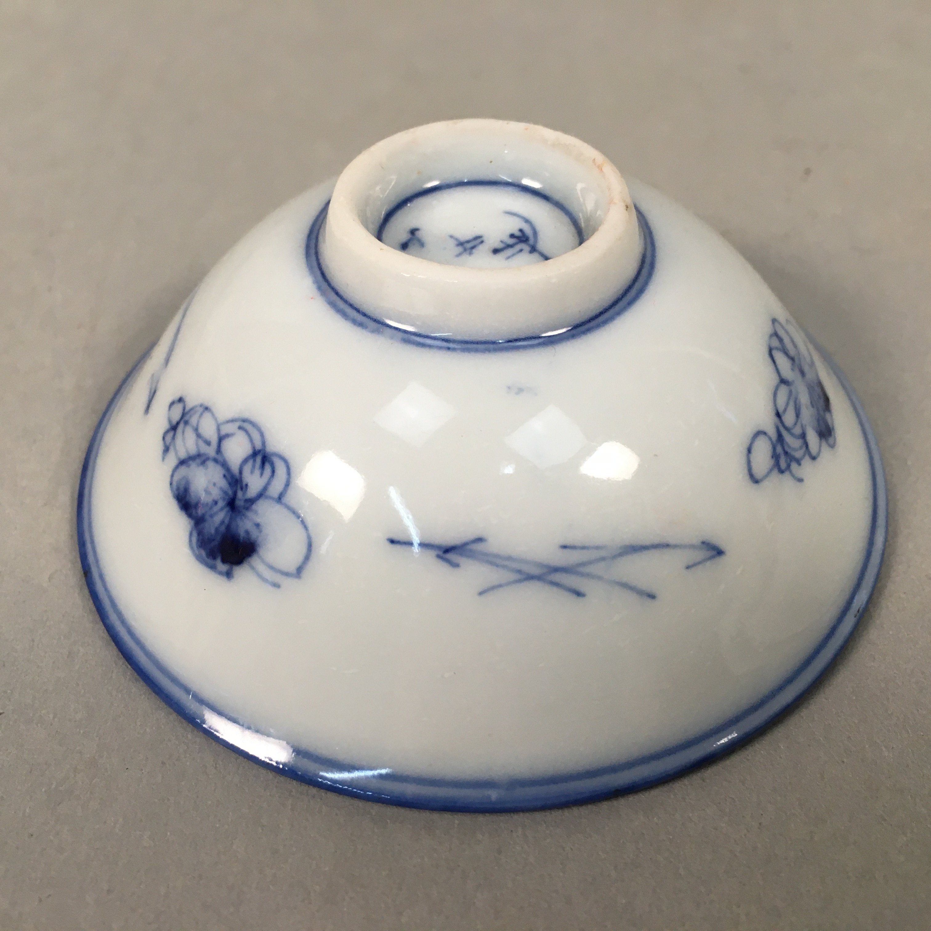 Japanese Porcelain Sake Cup Guinomi Sakazuki Vtg Blue White Sometsuke GU871