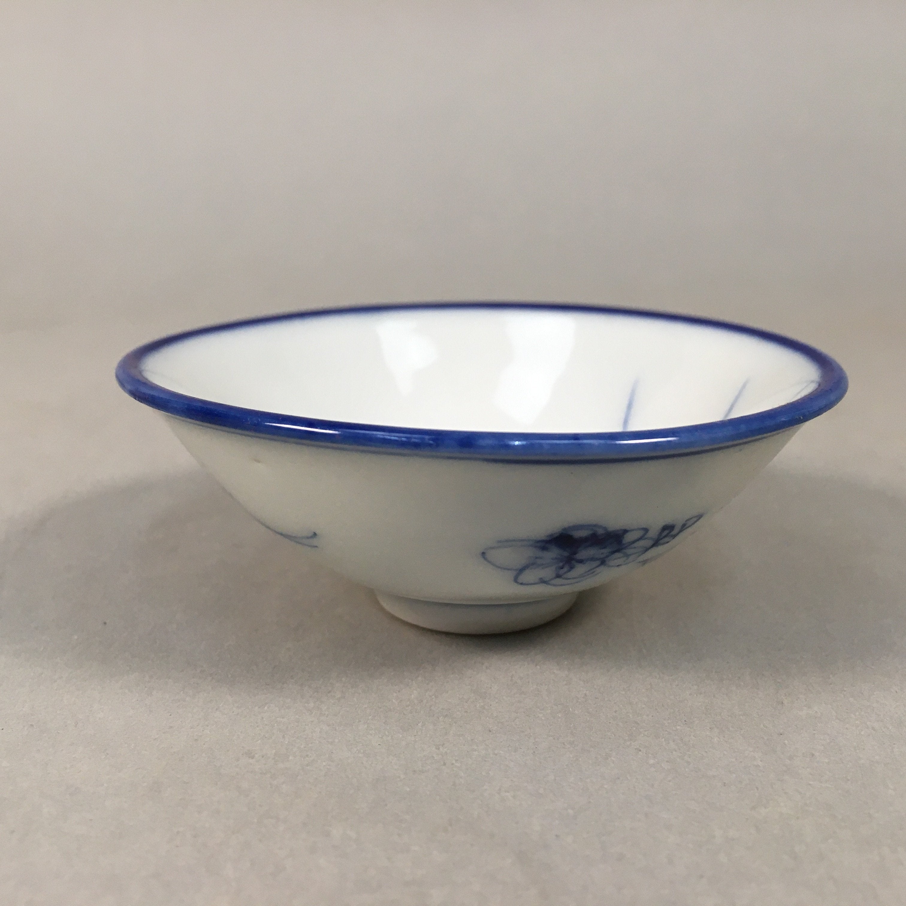 Japanese Porcelain Sake Cup Guinomi Sakazuki Vtg Blue White Sometsuke GU871