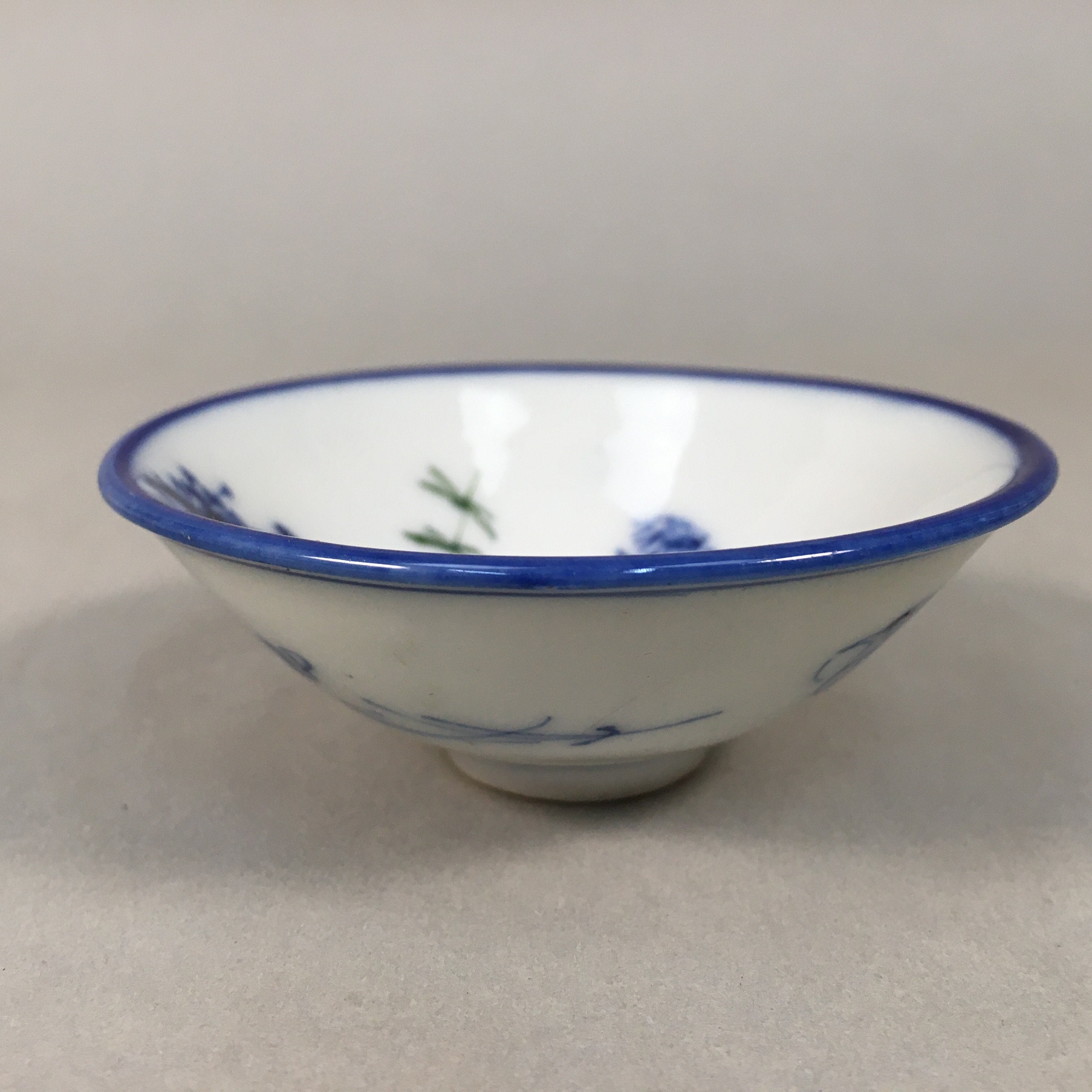 Japanese Porcelain Sake Cup Guinomi Sakazuki Vtg Blue White Sometsuke GU871