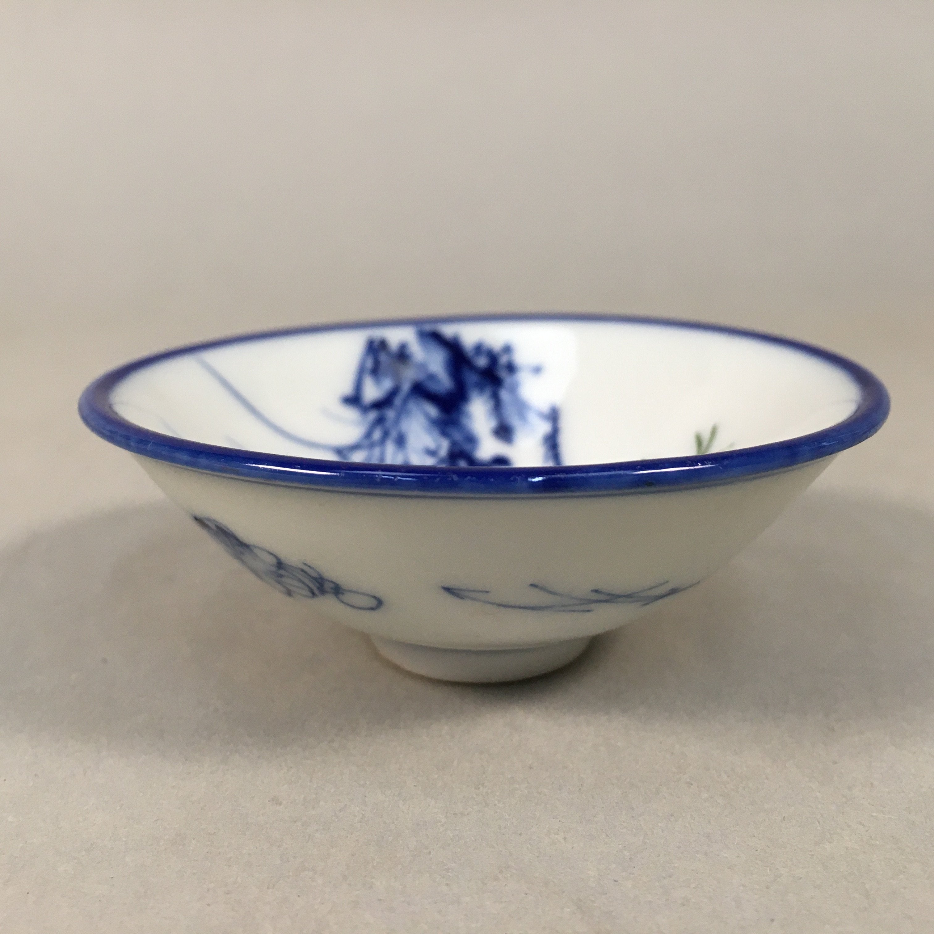 Japanese Porcelain Sake Cup Guinomi Sakazuki Vtg Blue White Sometsuke GU871