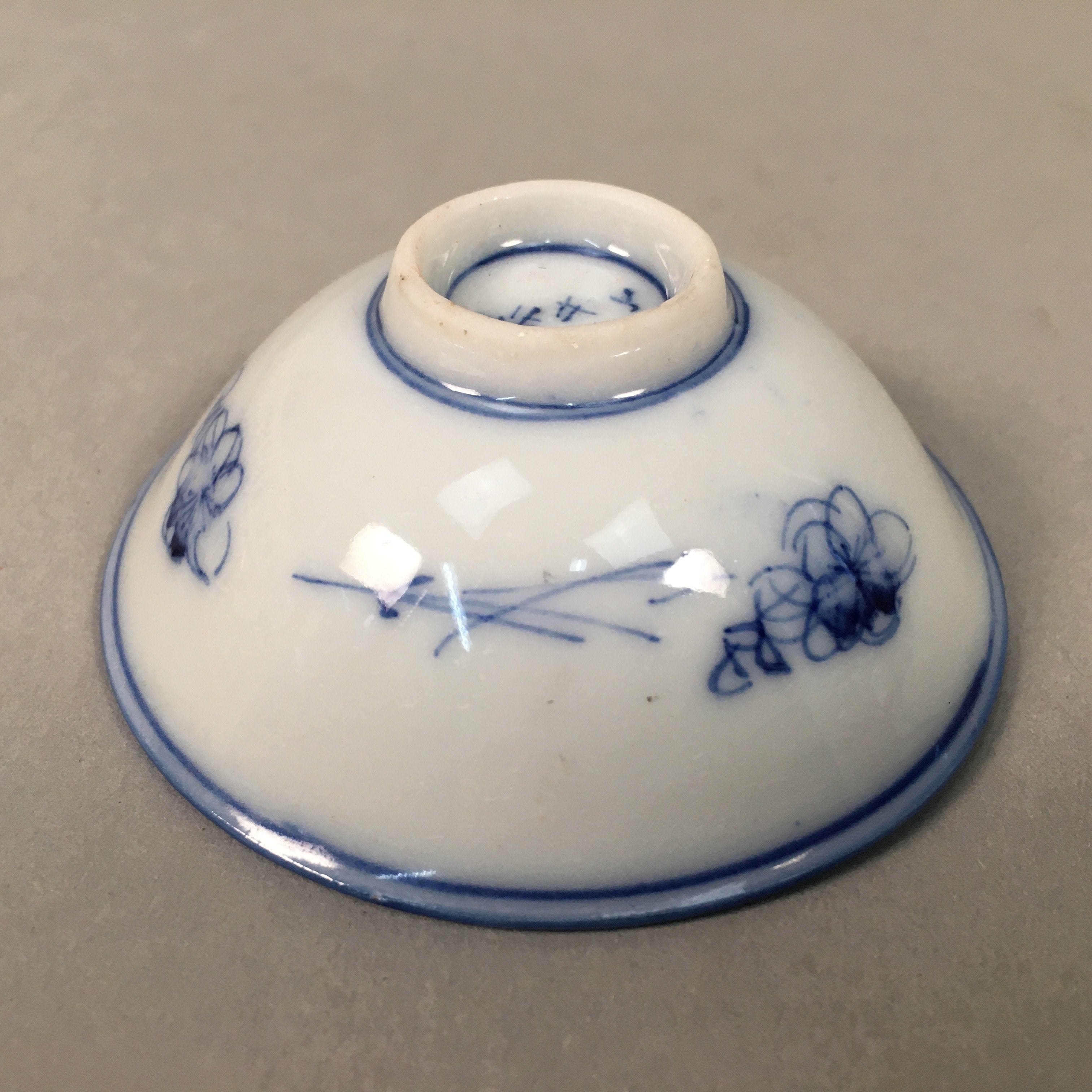 Japanese Porcelain Sake Cup Guinomi Sakazuki Vtg Blue White Sometsuke GU871