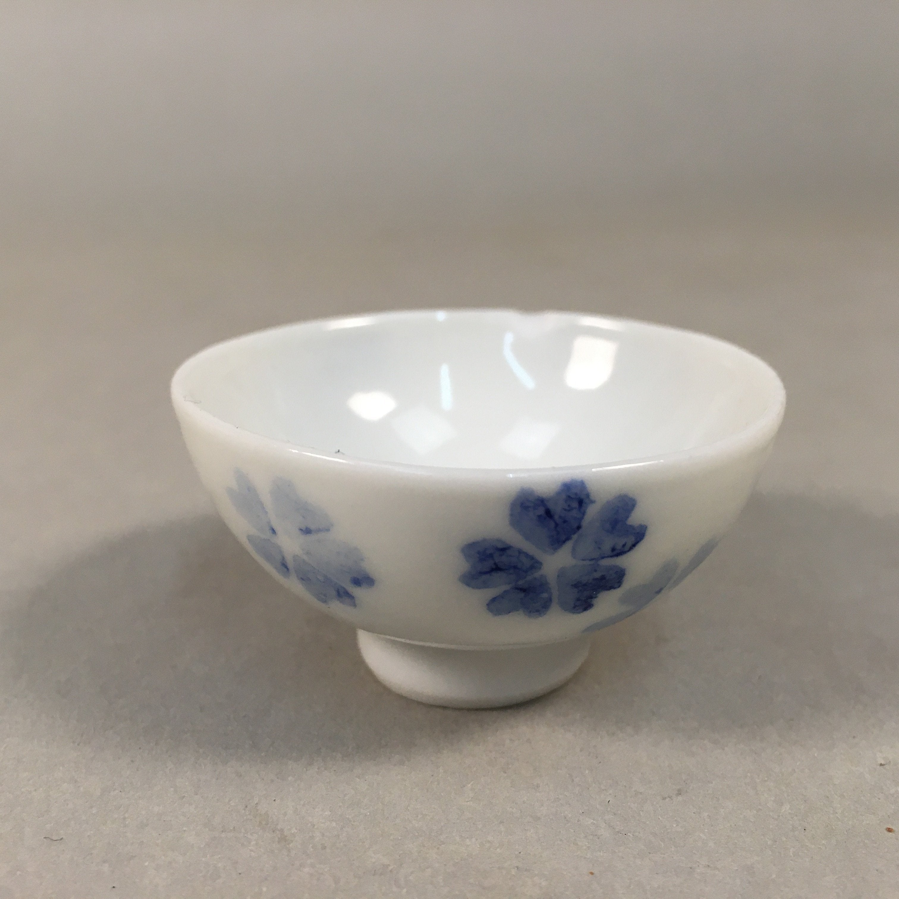 Japanese Porcelain Sake Cup Guinomi Sakazuki Vtg Cherry Blossom GU862