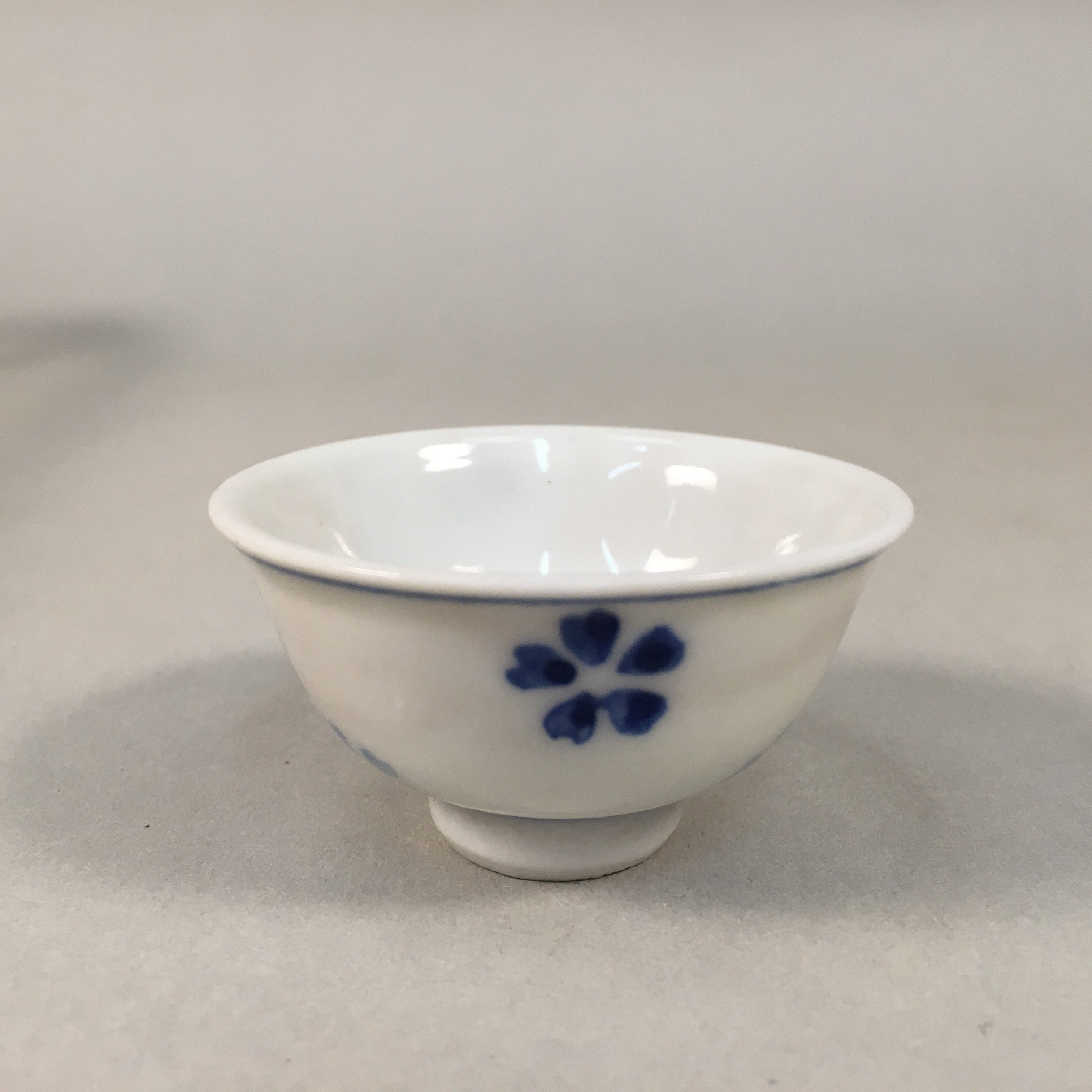 Japanese Porcelain Sake Cup Guinomi Sakazuki Vtg Cherry Blossom GU867