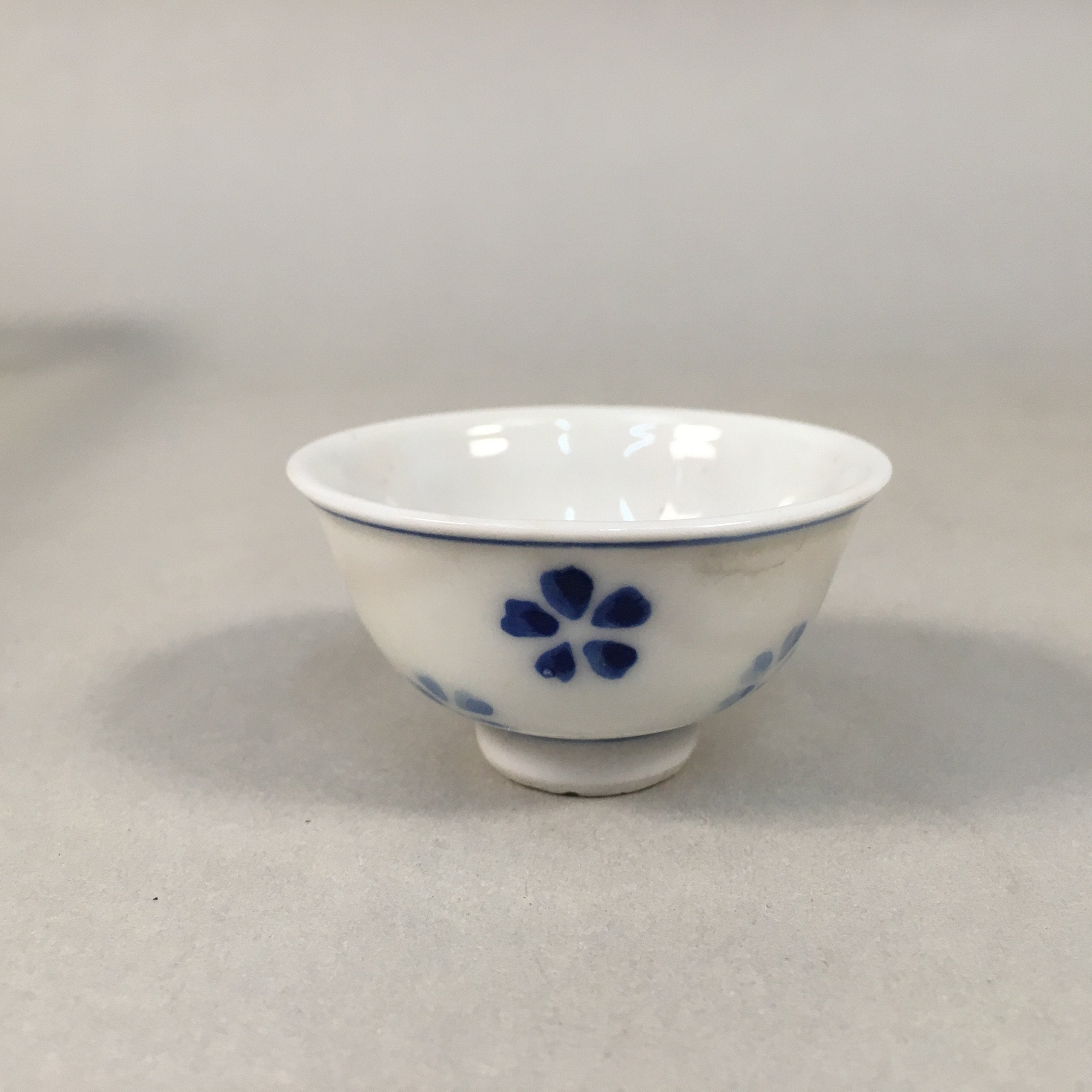 Japanese Porcelain Sake Cup Guinomi Sakazuki Vtg Cherry Blossom GU867