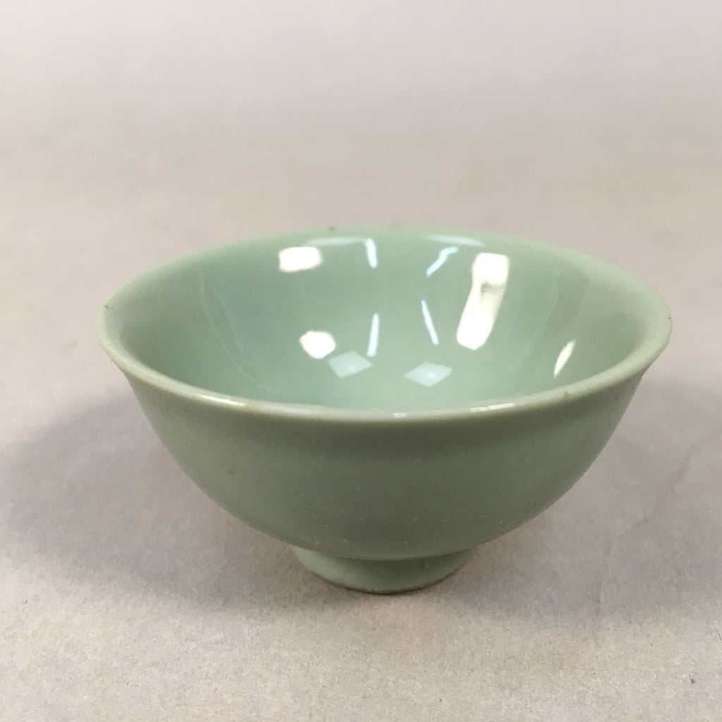 Japanese Porcelain Sake Cup Guinomi Sakazuki Vtg Green Celadon GU853