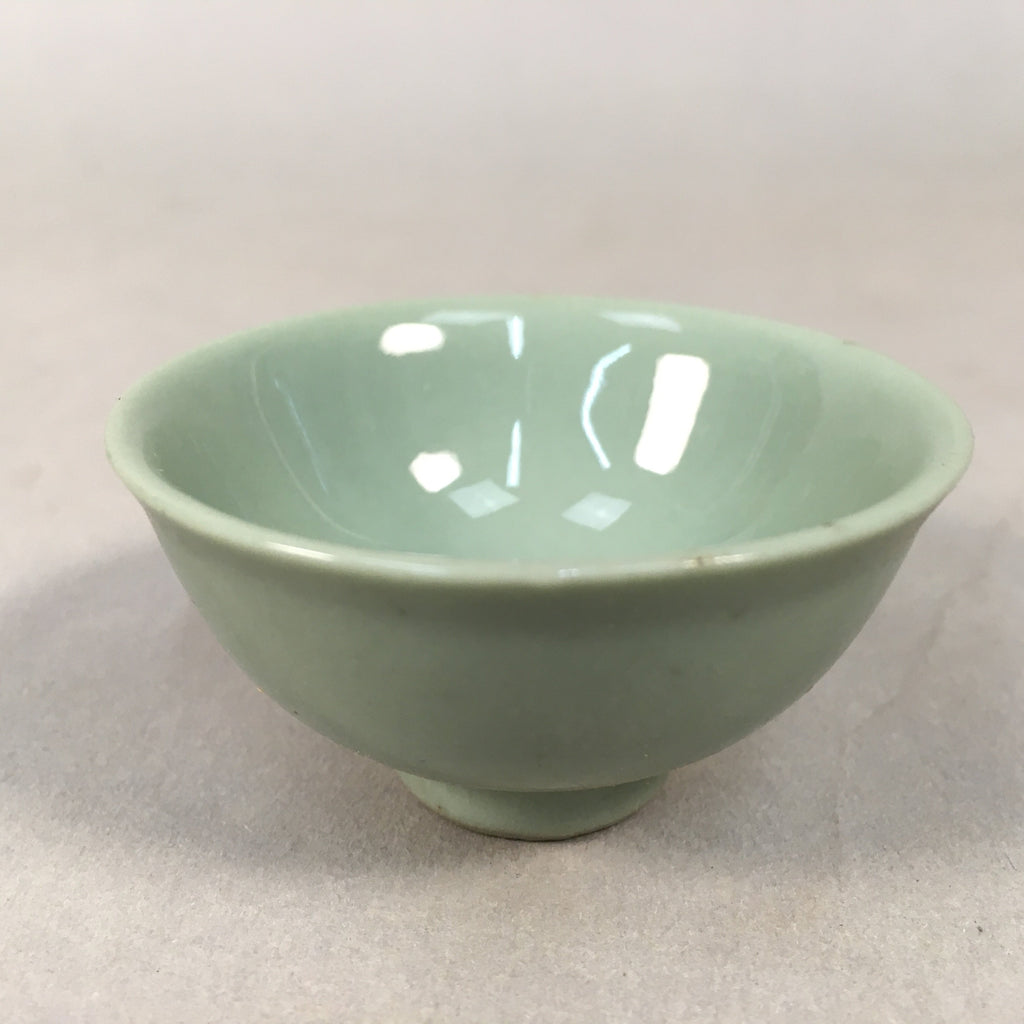 Japanese Porcelain Sake Cup Guinomi Sakazuki Vtg Green Celadon GU853