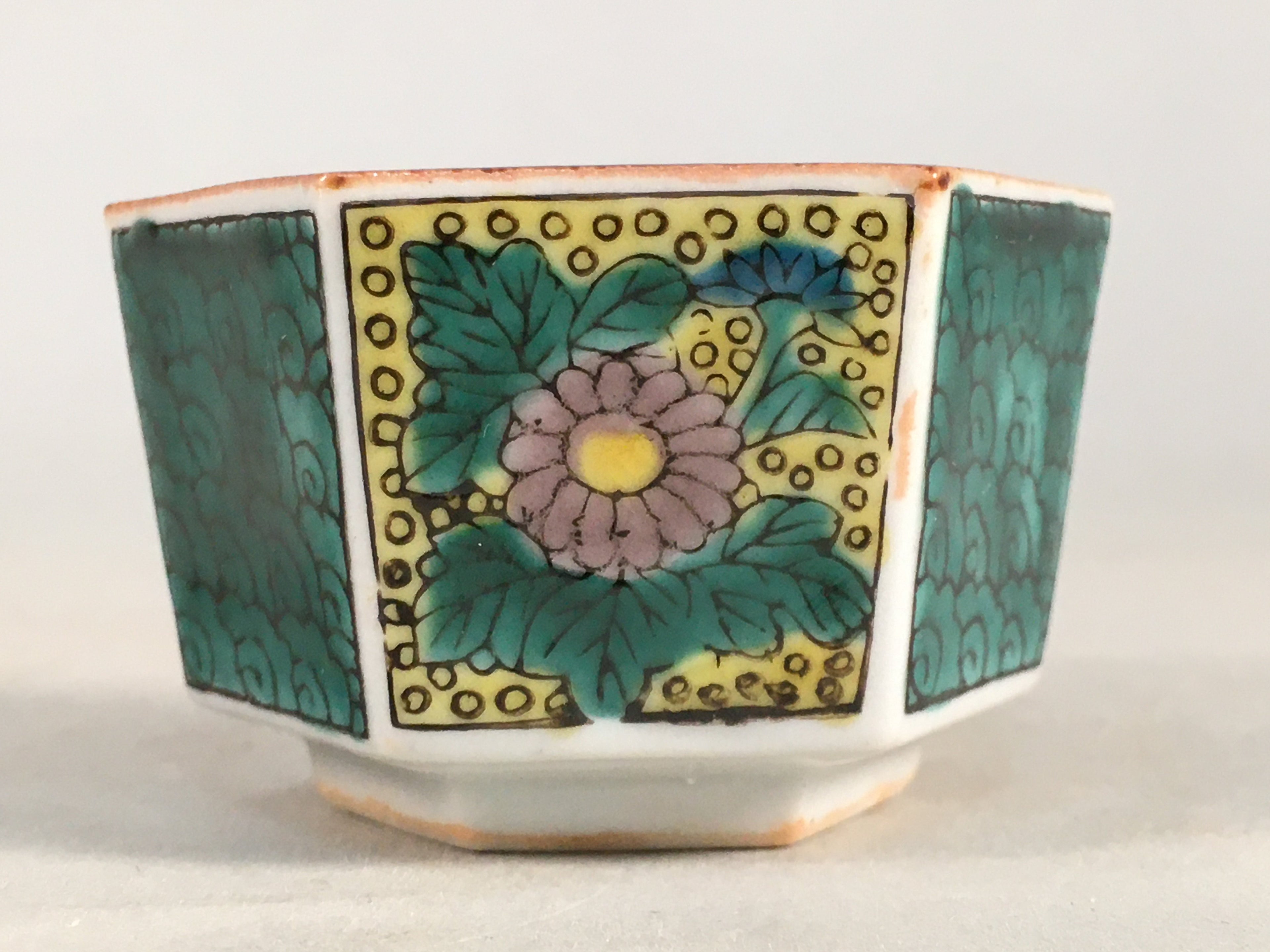 Japanese Porcelain Sake Cup Guinomi Sakazuki Vtg Hexagon Floral Green GU817