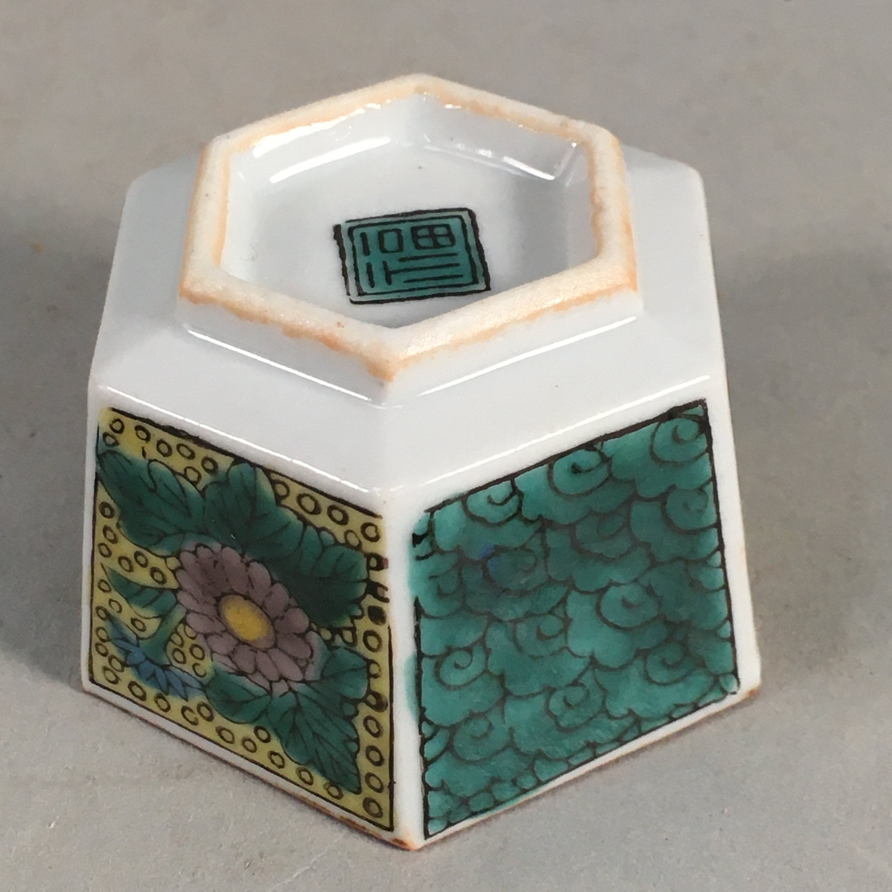 Japanese Porcelain Sake Cup Guinomi Sakazuki Vtg Hexagon Floral Green GU817