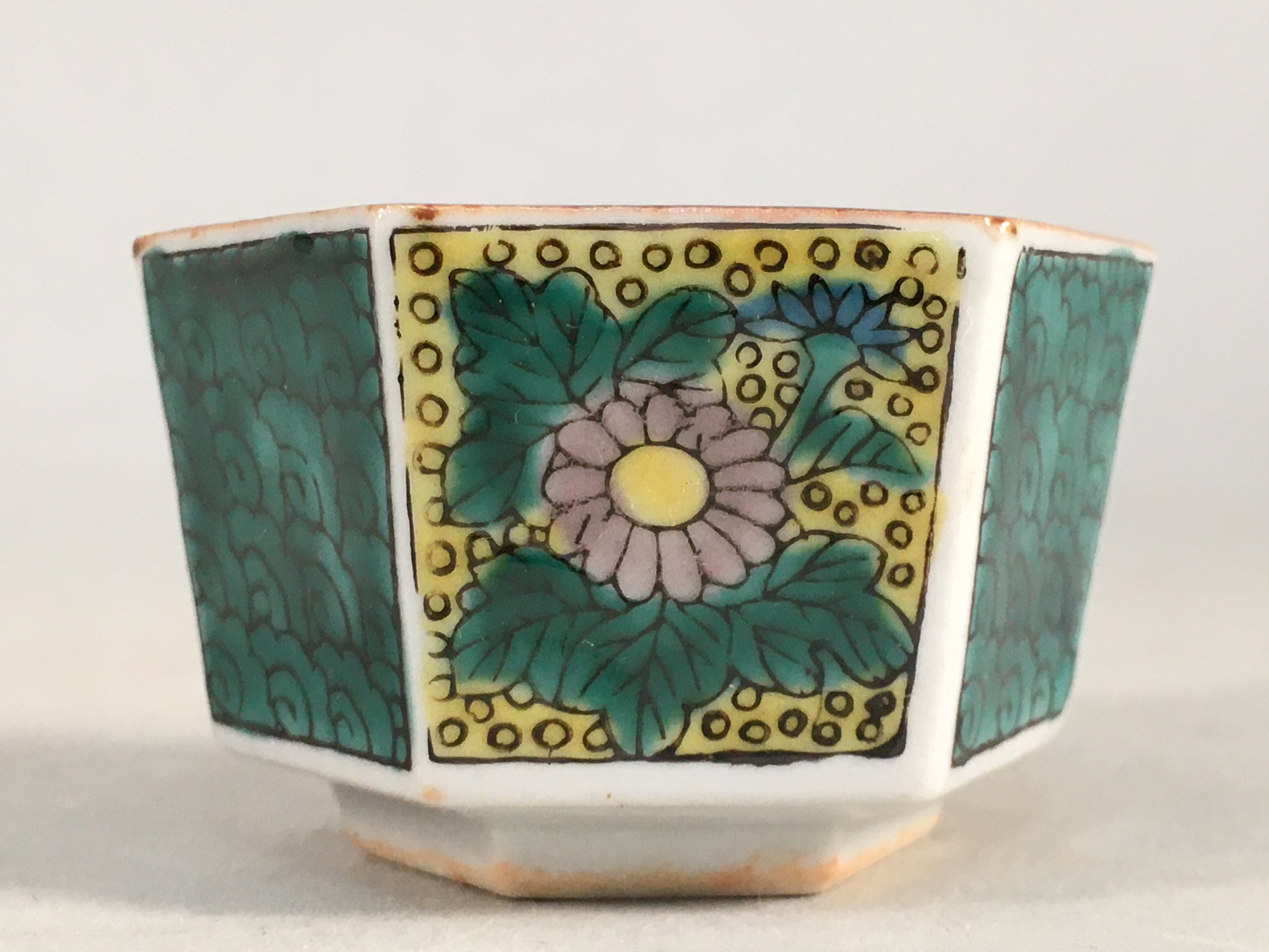 Japanese Porcelain Sake Cup Guinomi Sakazuki Vtg Hexagon Floral Green GU817