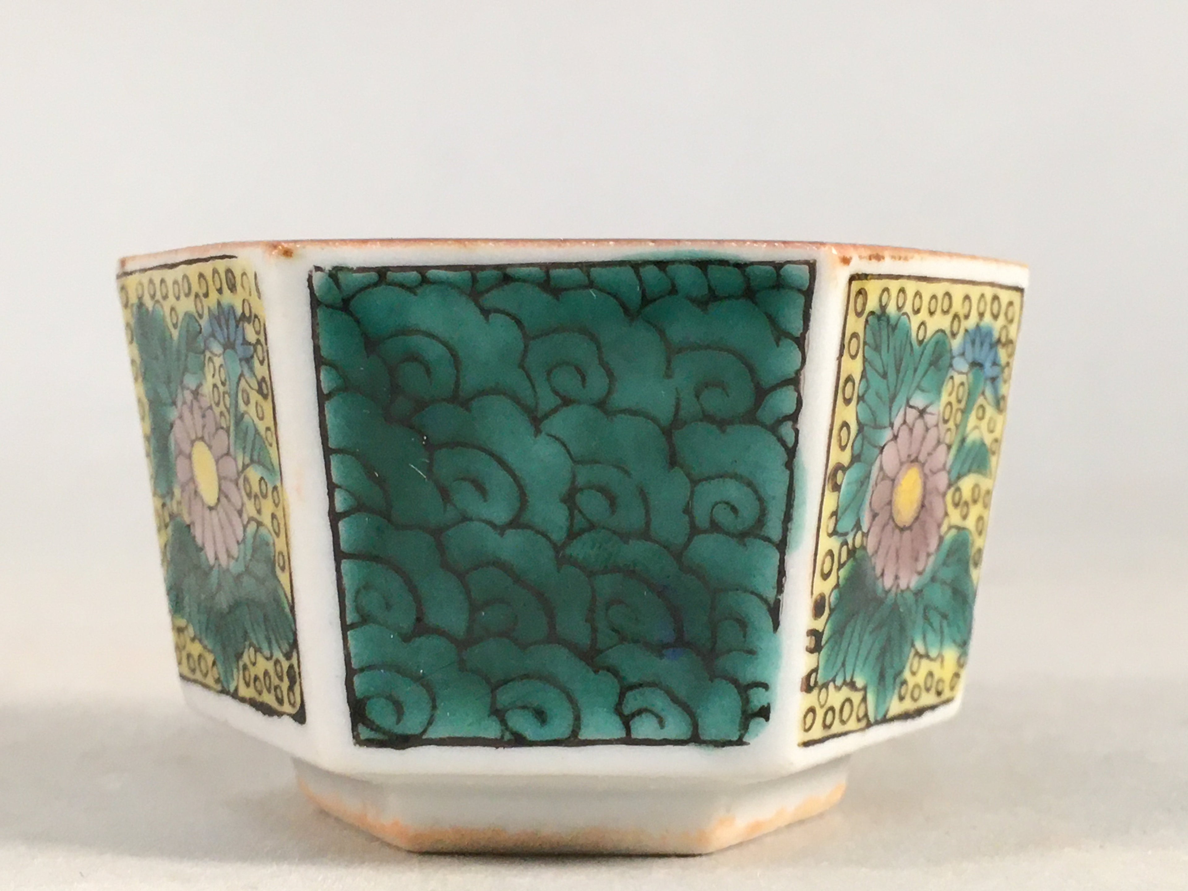 Japanese Porcelain Sake Cup Guinomi Sakazuki Vtg Hexagon Floral Green GU817