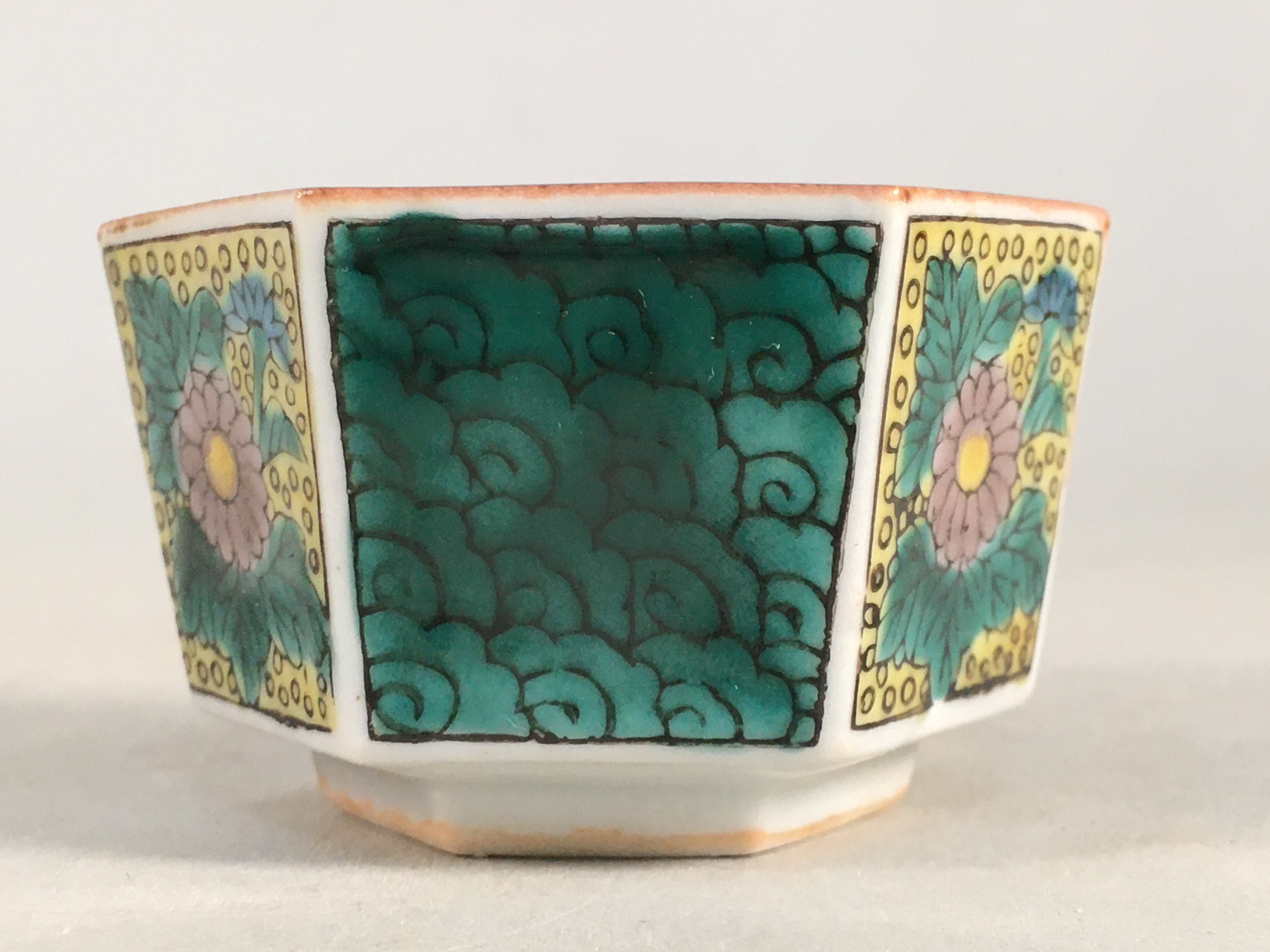 Japanese Porcelain Sake Cup Guinomi Sakazuki Vtg Hexagon Floral Green GU817