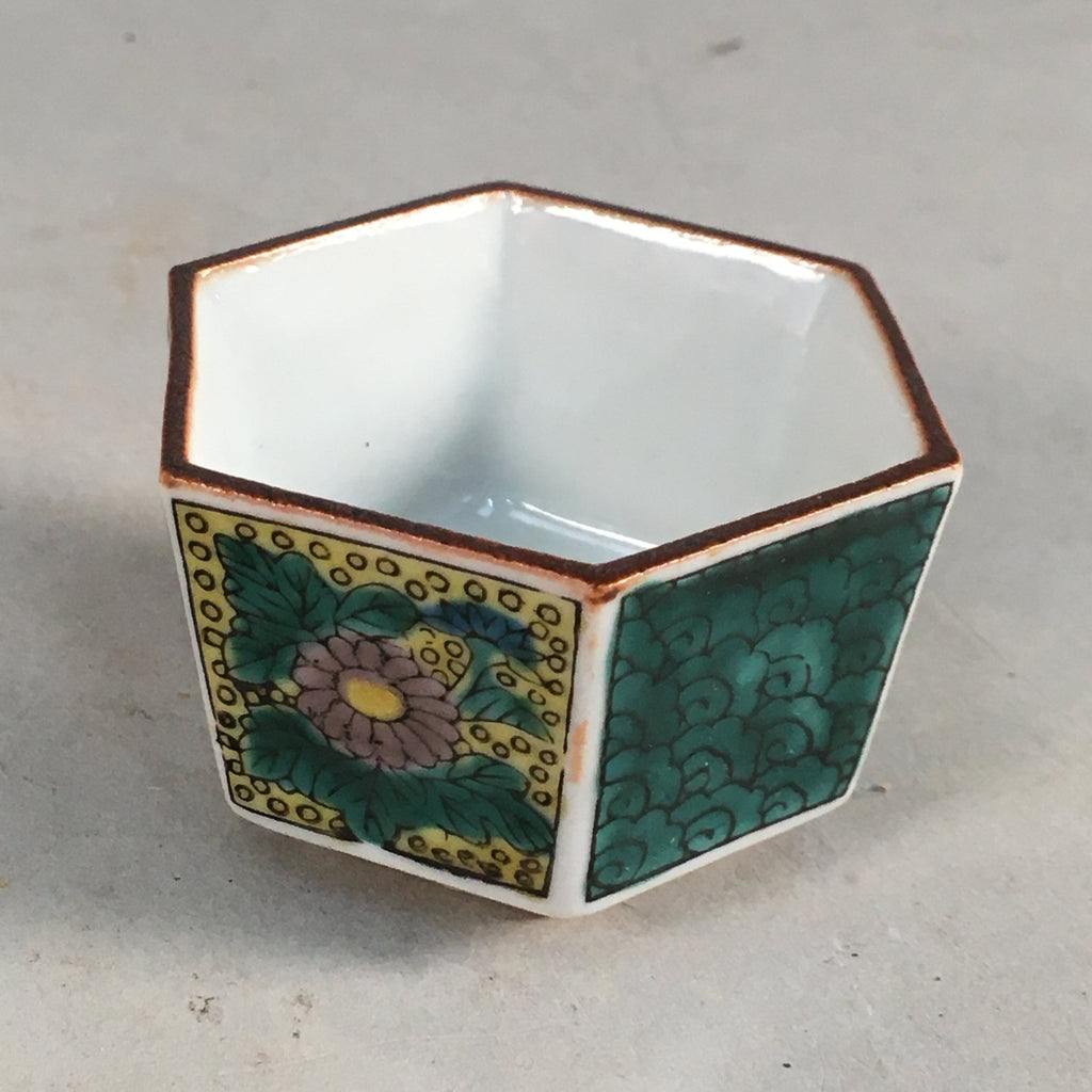 Japanese Porcelain Sake Cup Guinomi Sakazuki Vtg Hexagon Floral Green GU817