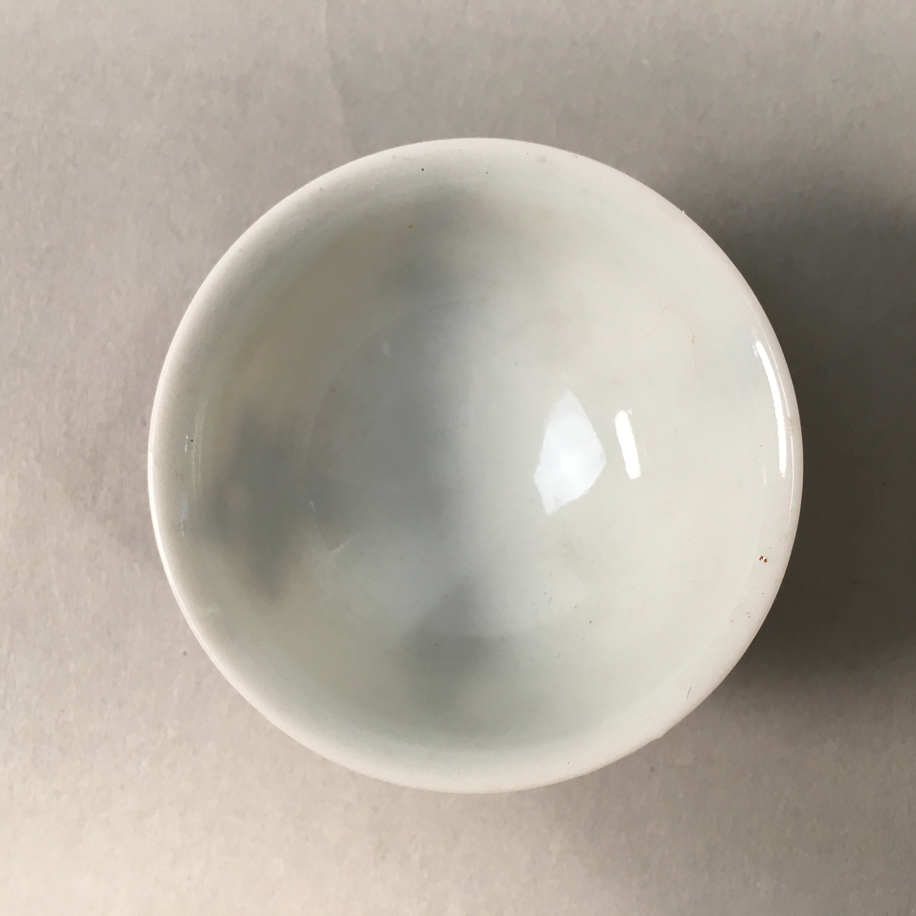 Japanese Porcelain Sake Cup Guinomi Sakazuki Vtg Kanji White Brown Gold GU883