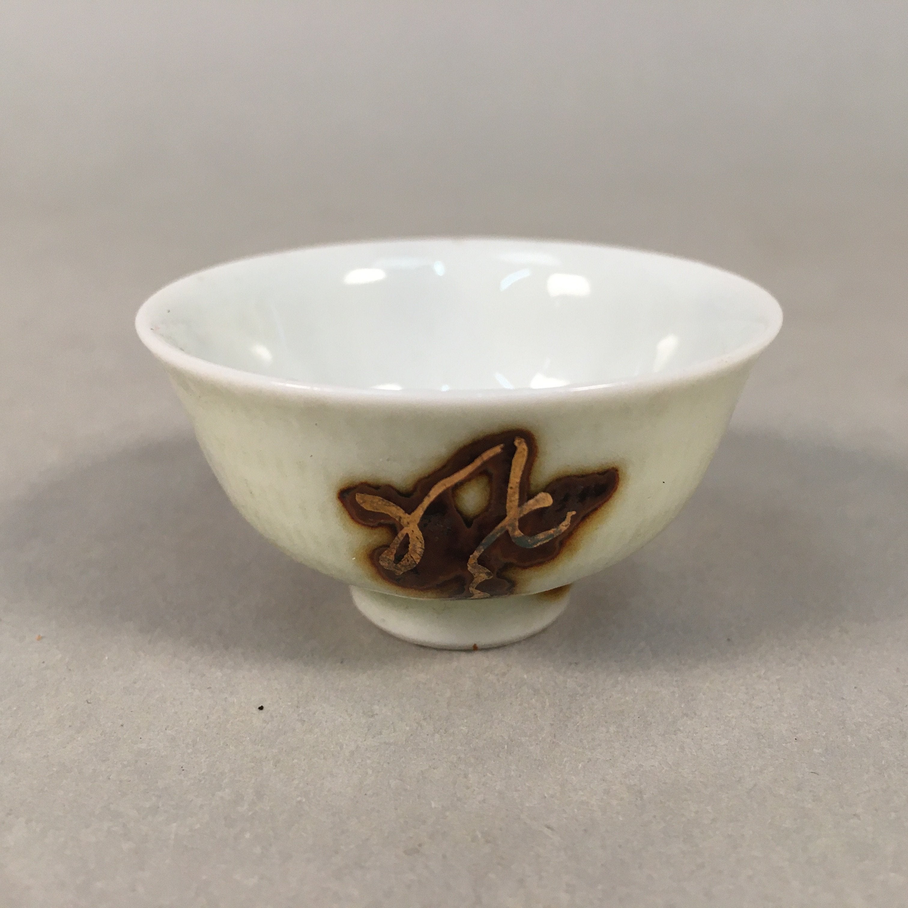 Japanese Porcelain Sake Cup Guinomi Sakazuki Vtg Kanji White Brown Gold GU883