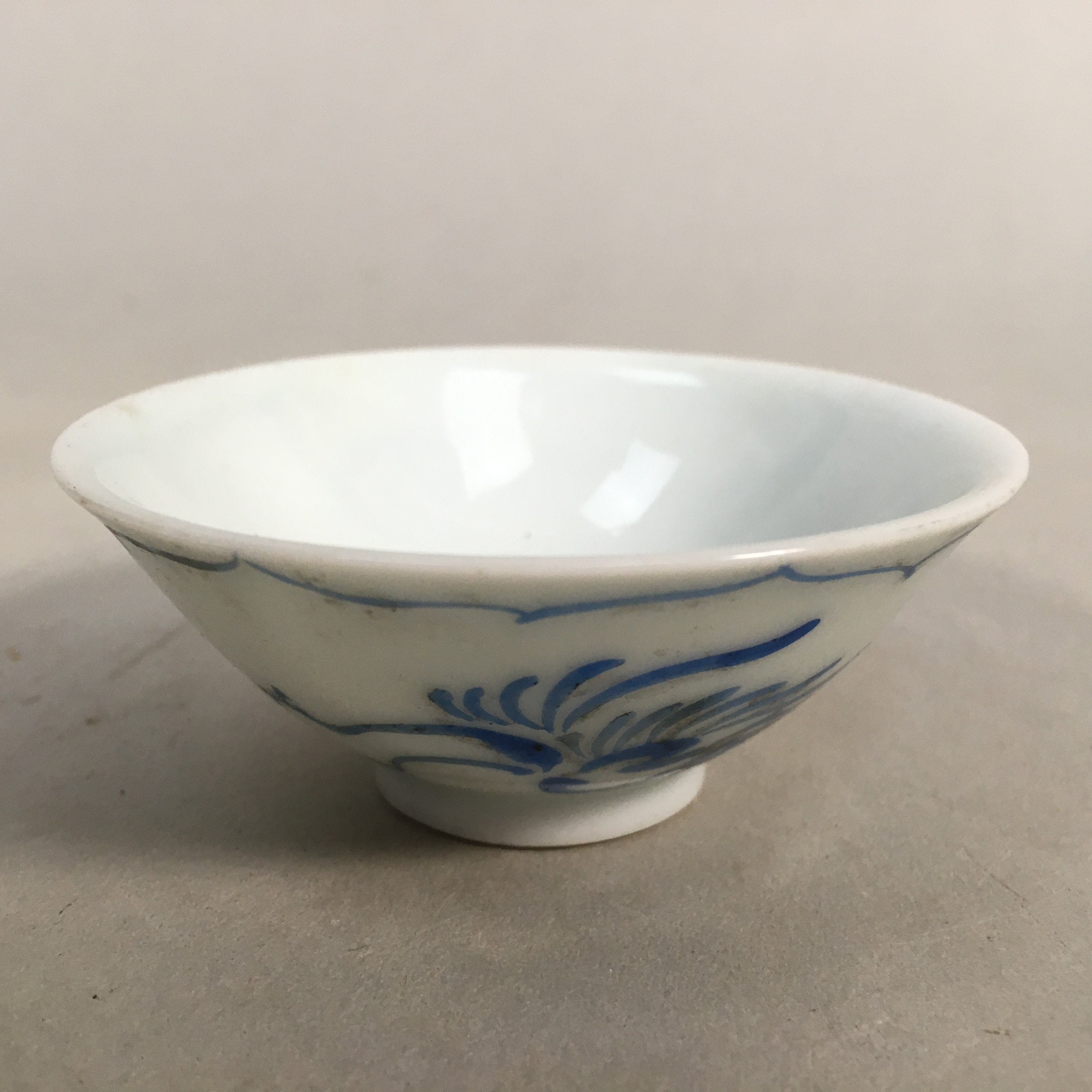 Japanese Porcelain Sake Cup Guinomi Sakazuki Vtg Phoenix Blue White GU770