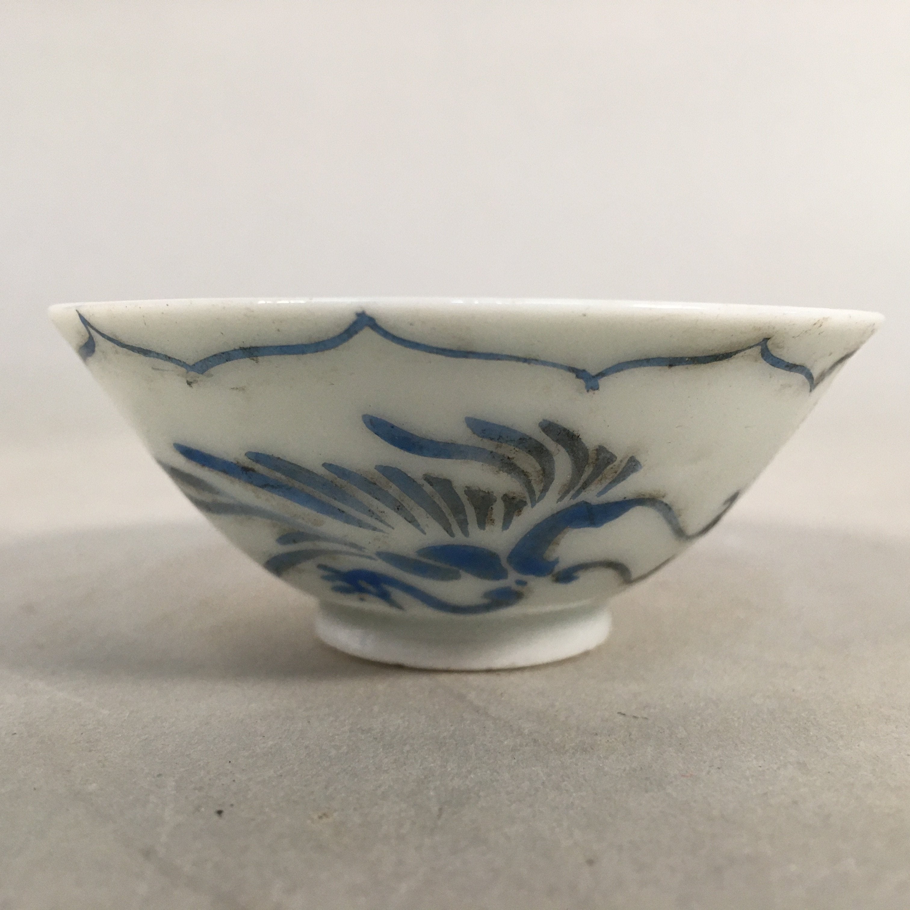 Japanese Porcelain Sake Cup Guinomi Sakazuki Vtg Phoenix Blue White GU770