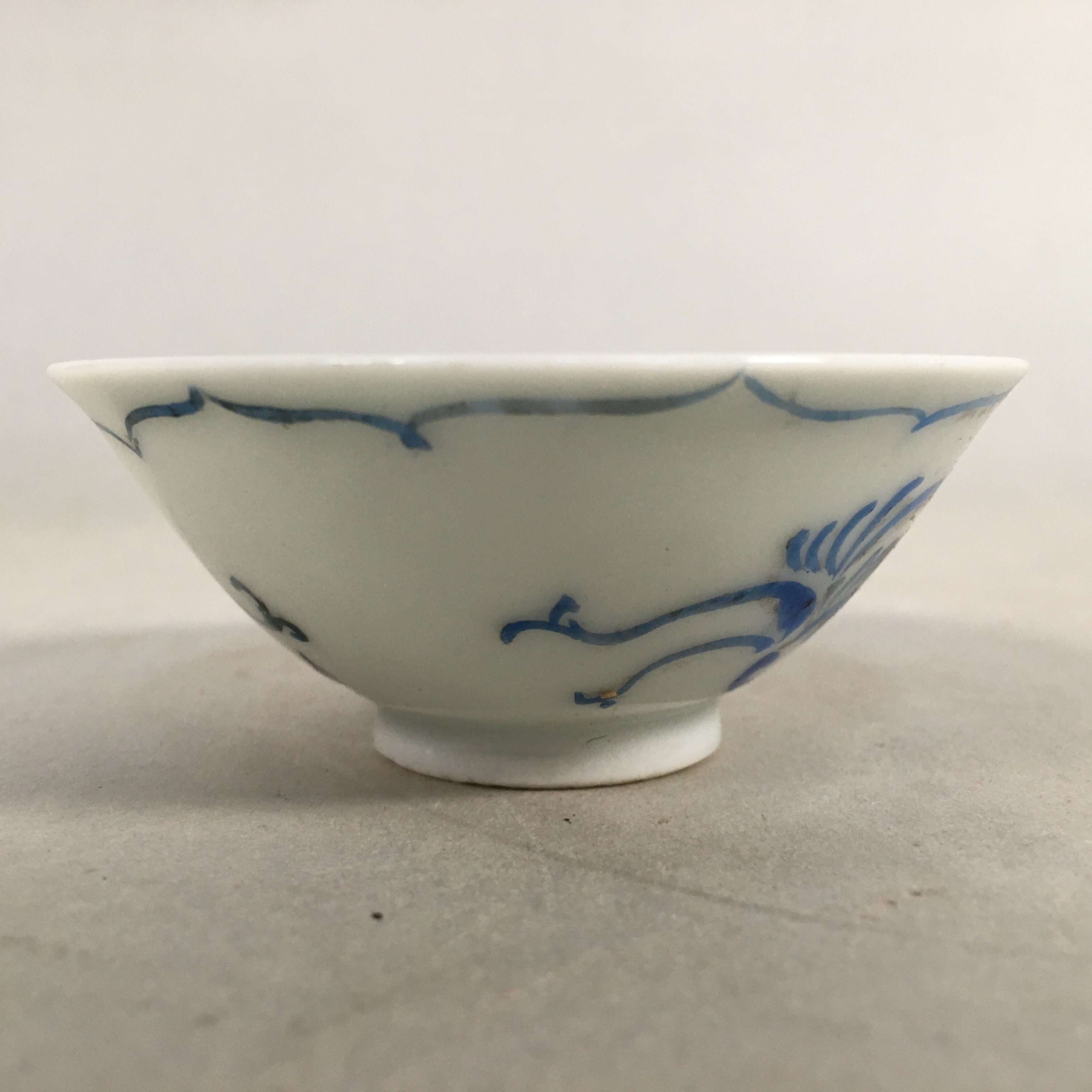 Japanese Porcelain Sake Cup Guinomi Sakazuki Vtg Phoenix Blue White GU770