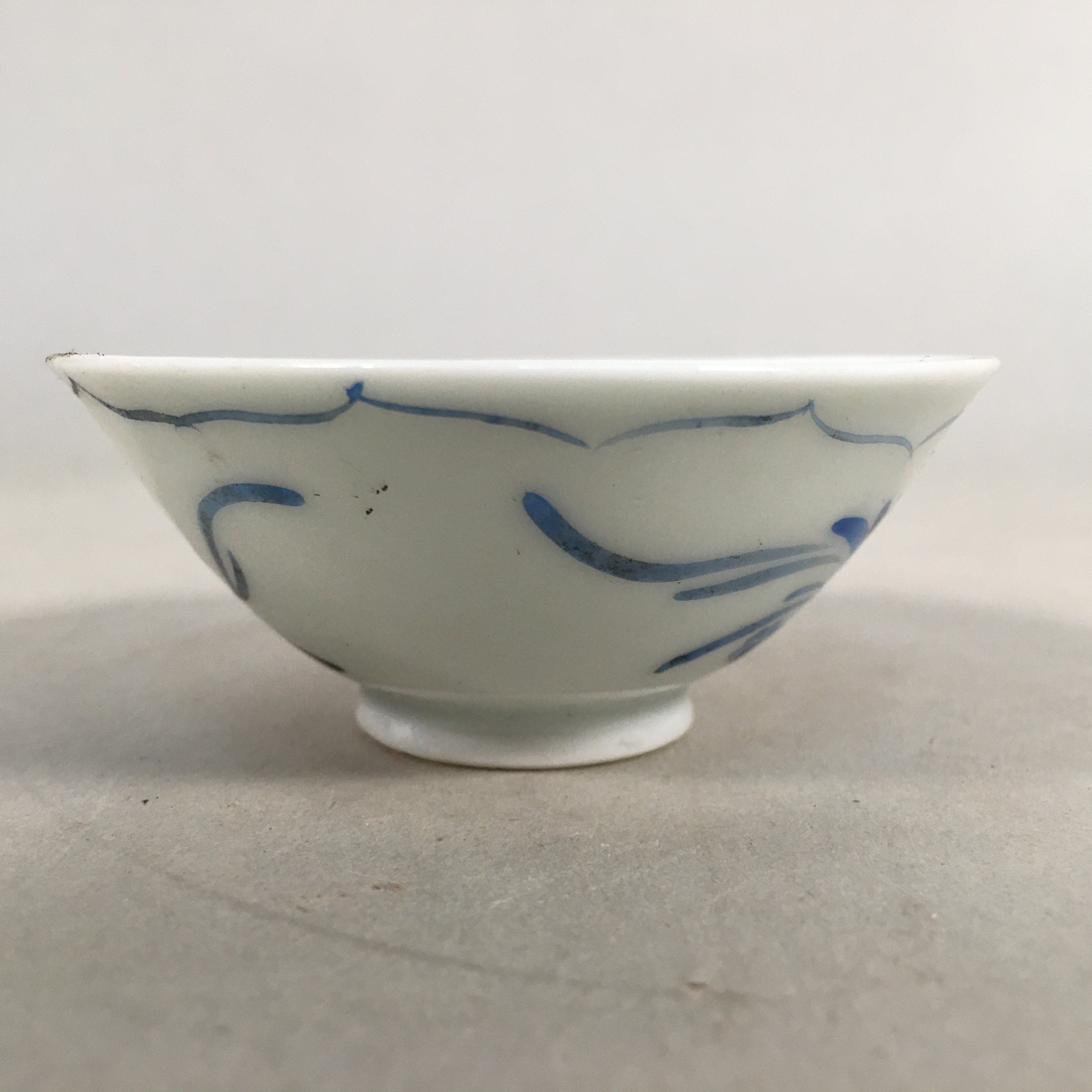 Japanese Porcelain Sake Cup Guinomi Sakazuki Vtg Phoenix Blue White GU772
