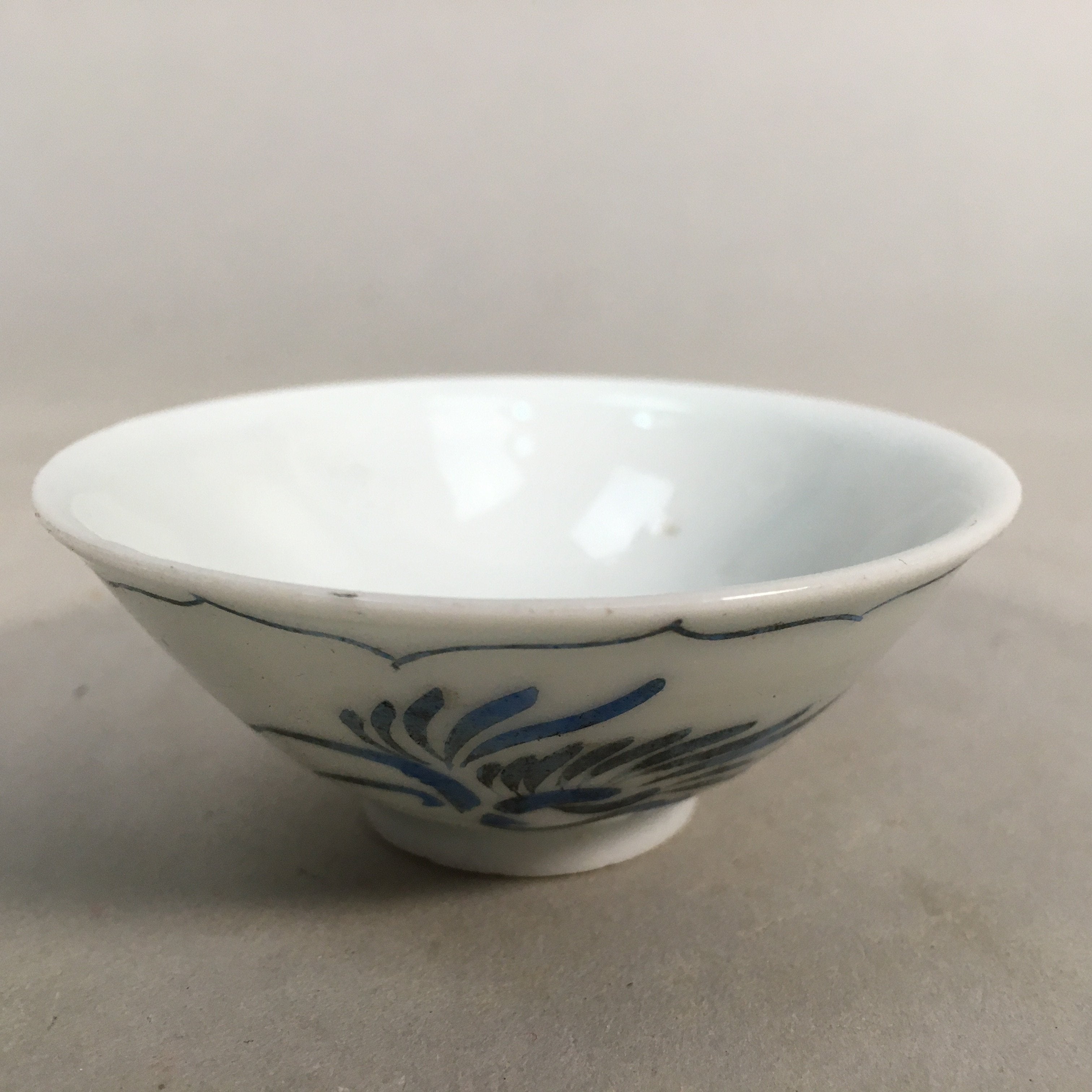 Japanese Porcelain Sake Cup Guinomi Sakazuki Vtg Phoenix Blue White GU773