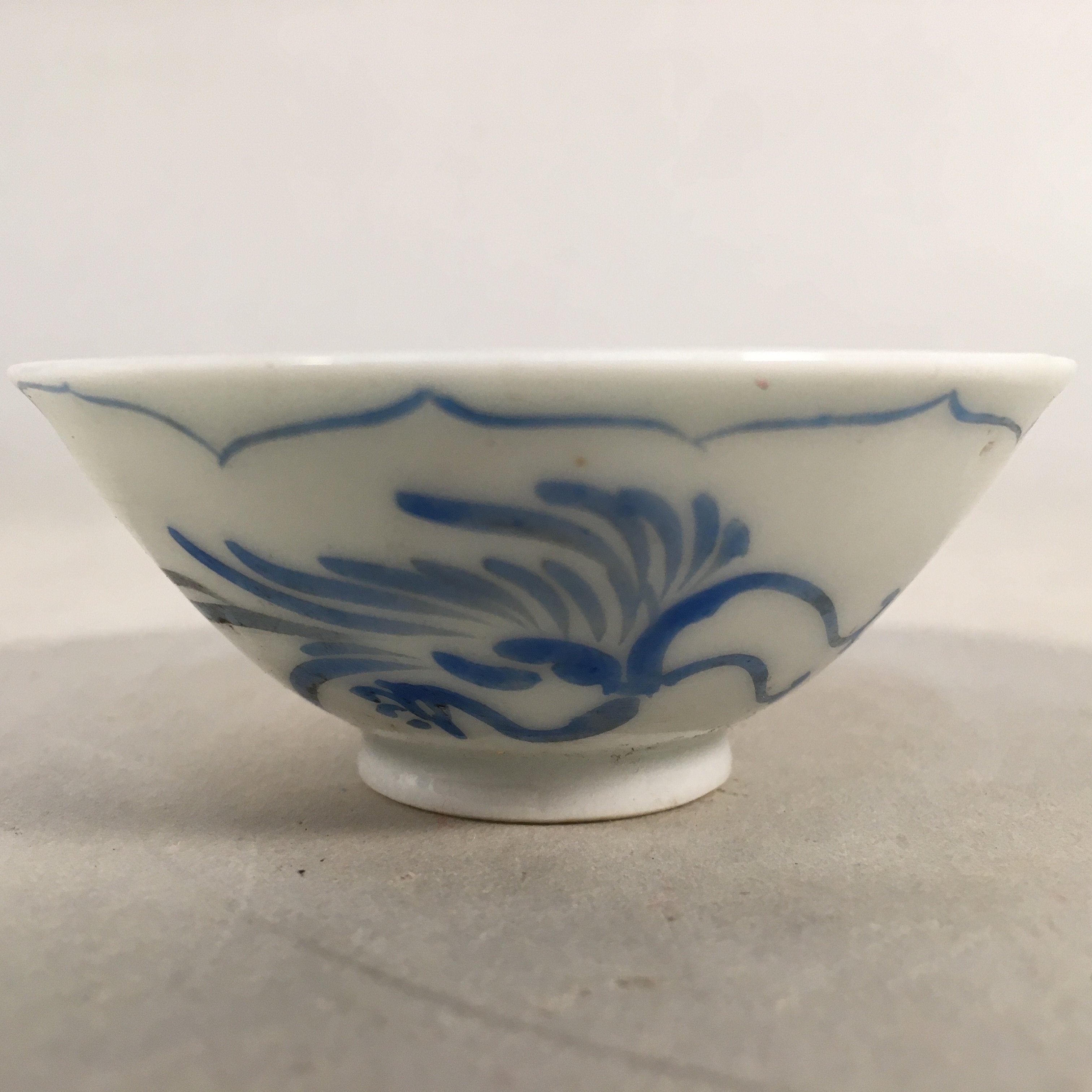 Japanese Porcelain Sake Cup Guinomi Sakazuki Vtg Phoenix Blue White GU773